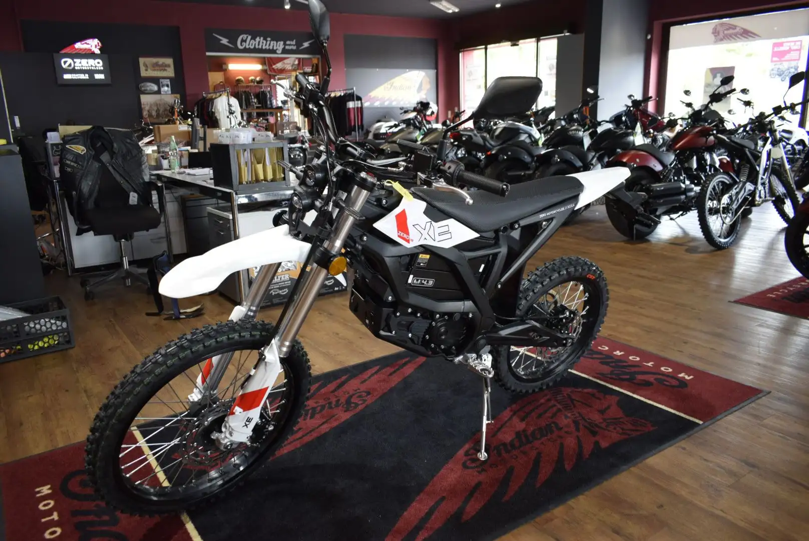 Zero XE   ( Führerschein 125 ccm / B196 ) vor Ort Weiß - 1