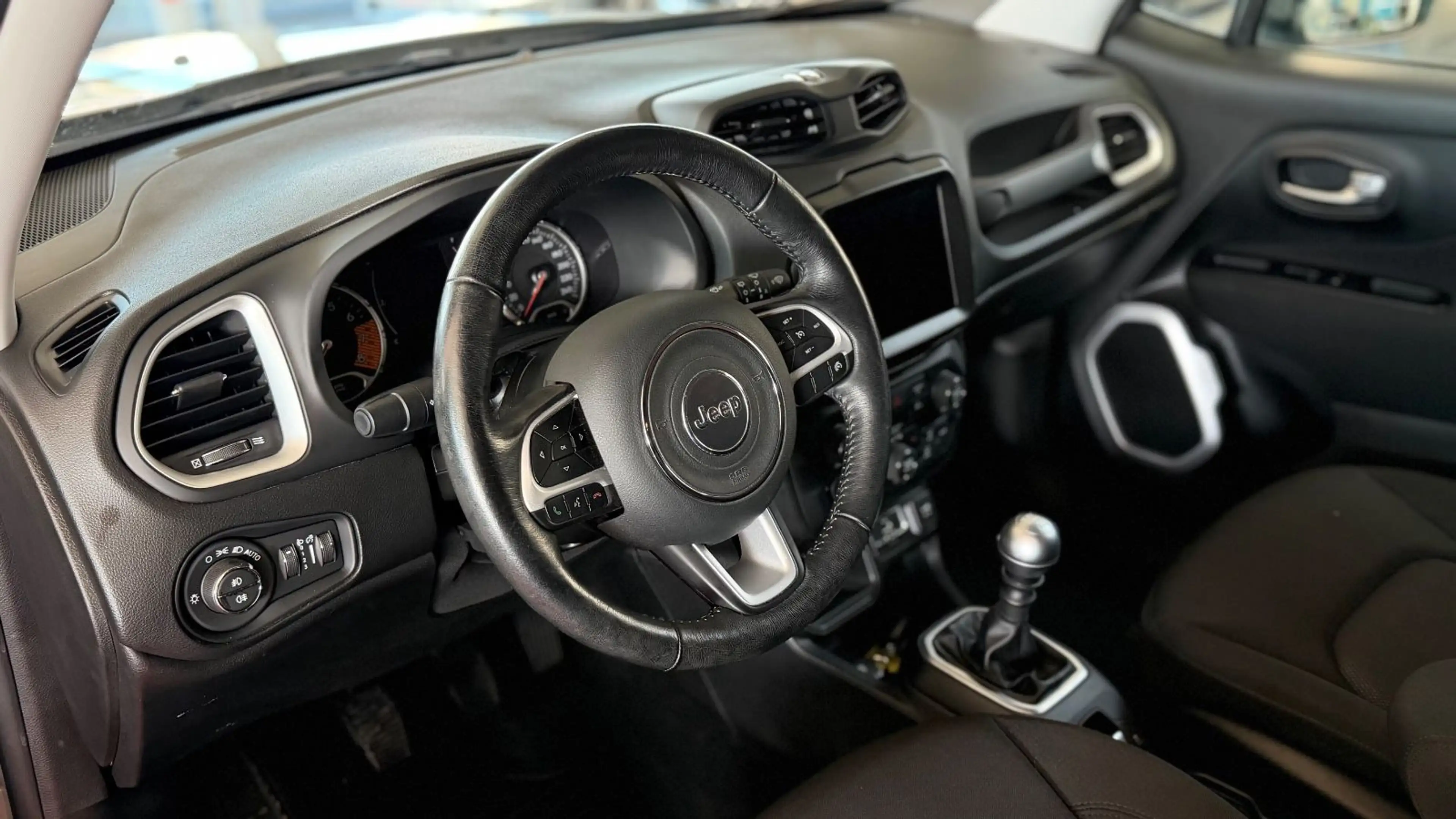 Jeep Renegade Longitude*FWD*35971KM* 1HD*AHK*SHZ*TEMP — photo 11