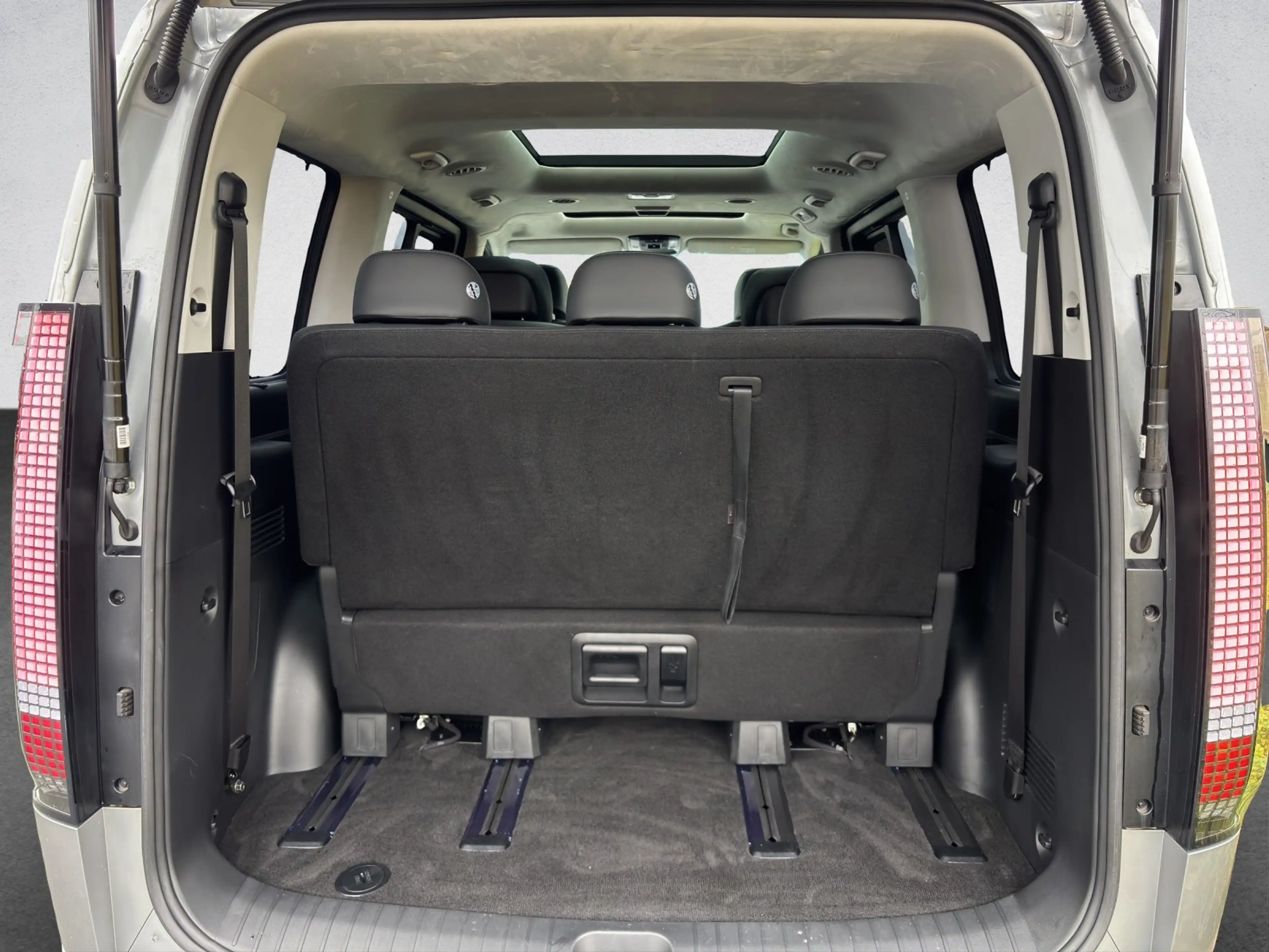Hyundai STARIA 2.2 CRDi DCT Signature PANO/NSCC/BOSE — photo 14