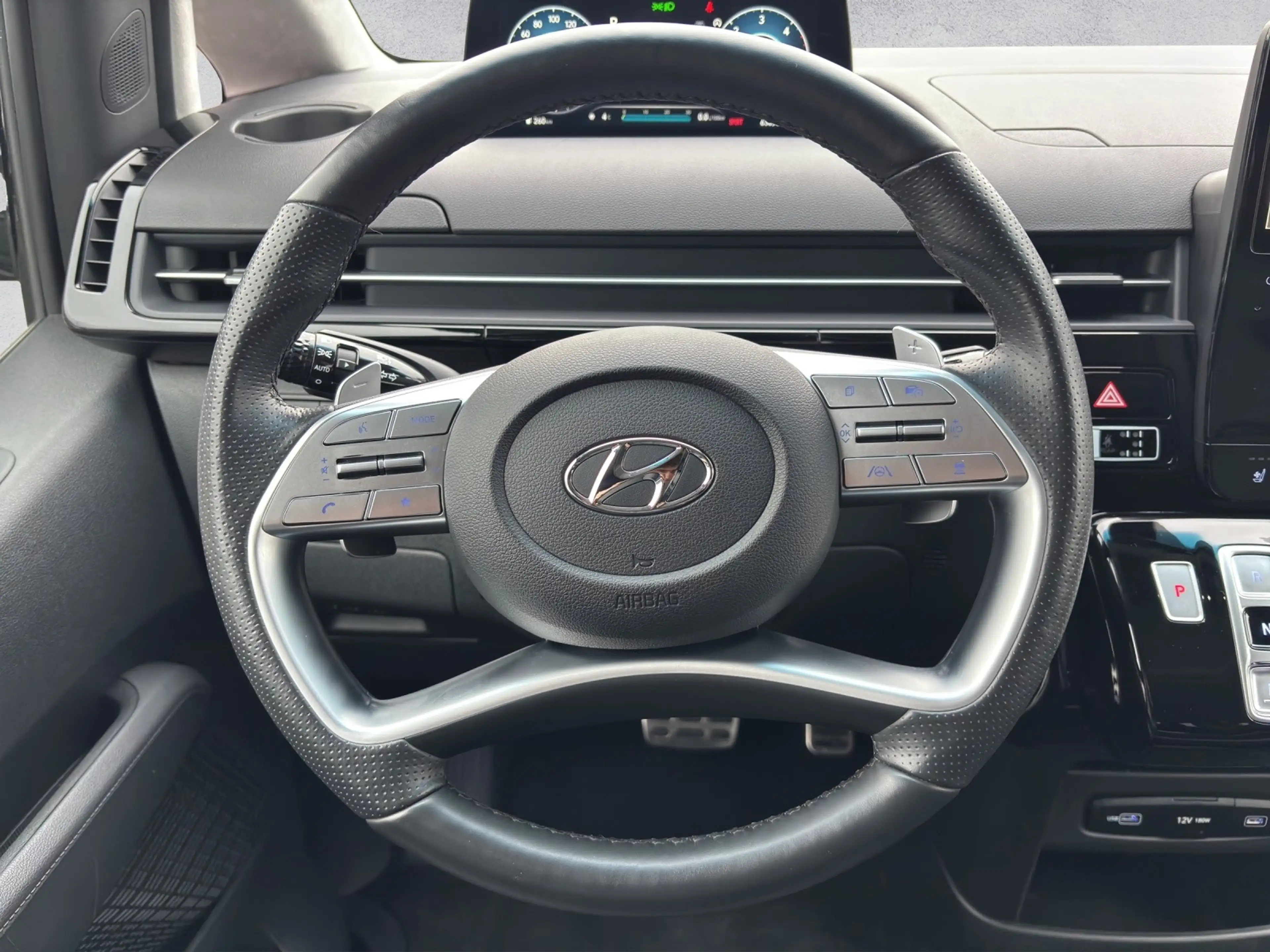 Hyundai STARIA 2.2 CRDi DCT Signature PANO/NSCC/BOSE — photo 8