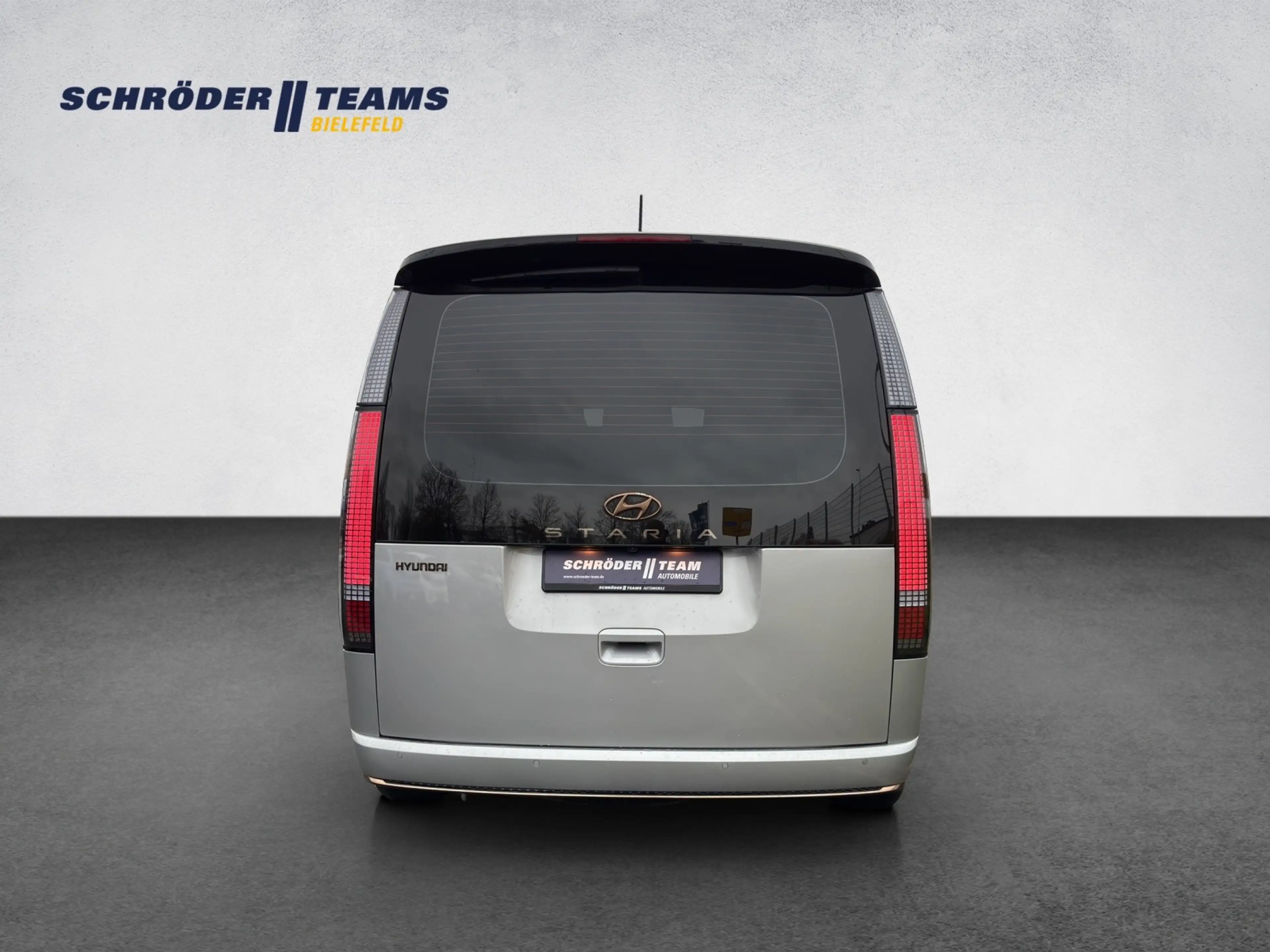 Hyundai STARIA 2.2 CRDi DCT Signature PANO/NSCC/BOSE — photo 4