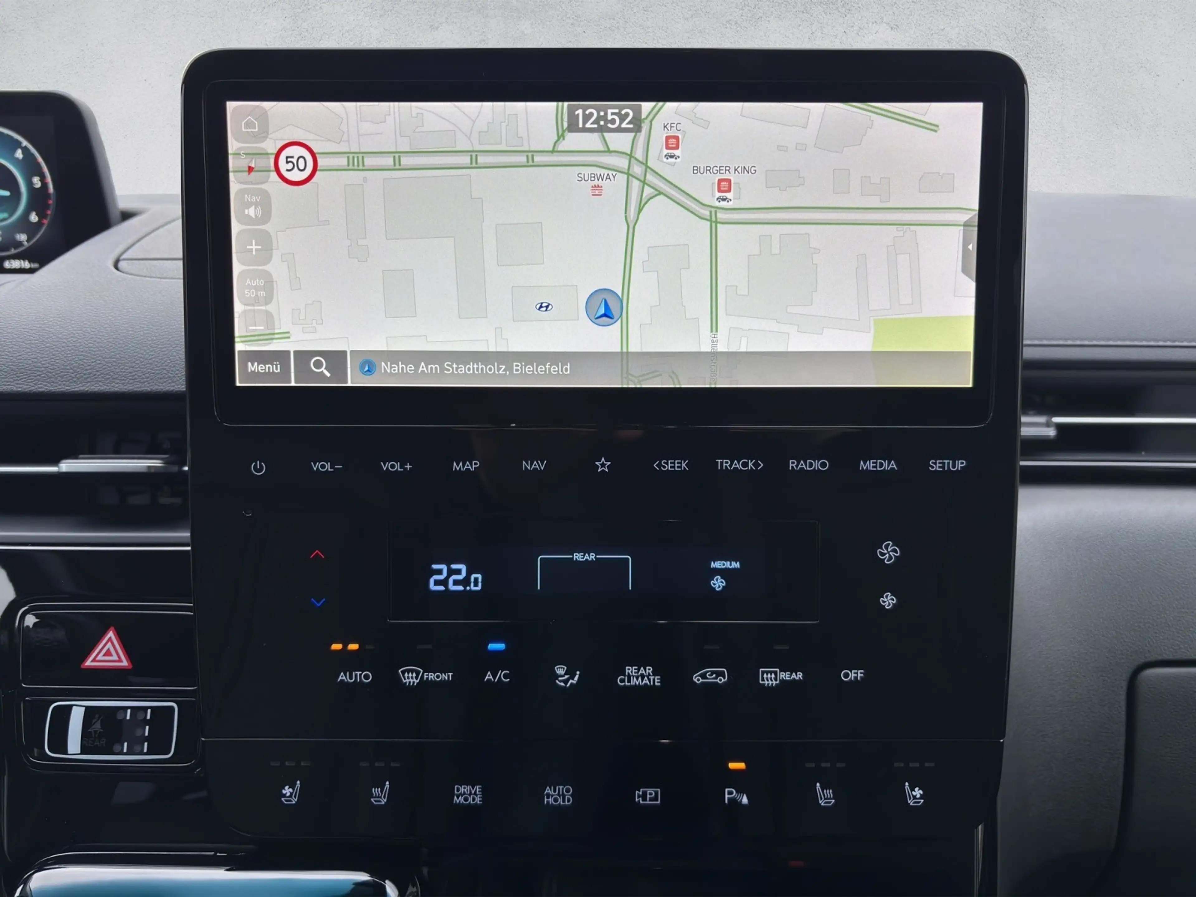 Hyundai STARIA 2.2 CRDi DCT Signature PANO/NSCC/BOSE — photo 10