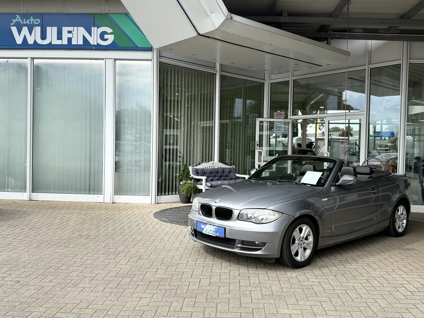 BMW 118 i Cabrio PDC Leder Tempomat Klimaautomatik Grau - 1