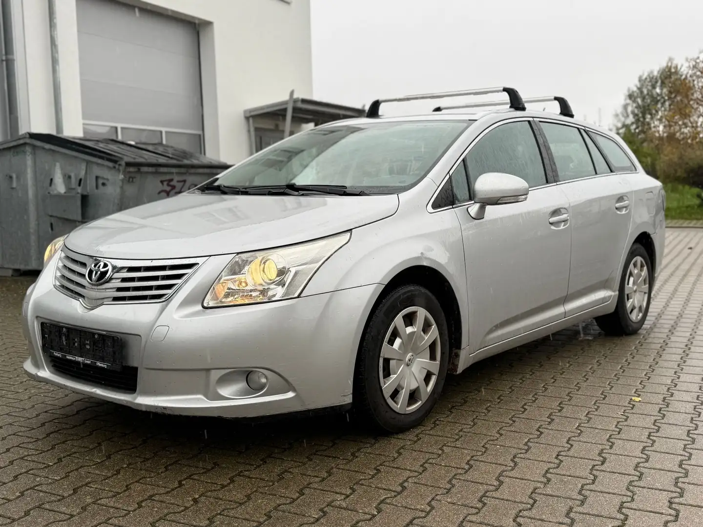 Toyota Avensis Sol Grau - 1