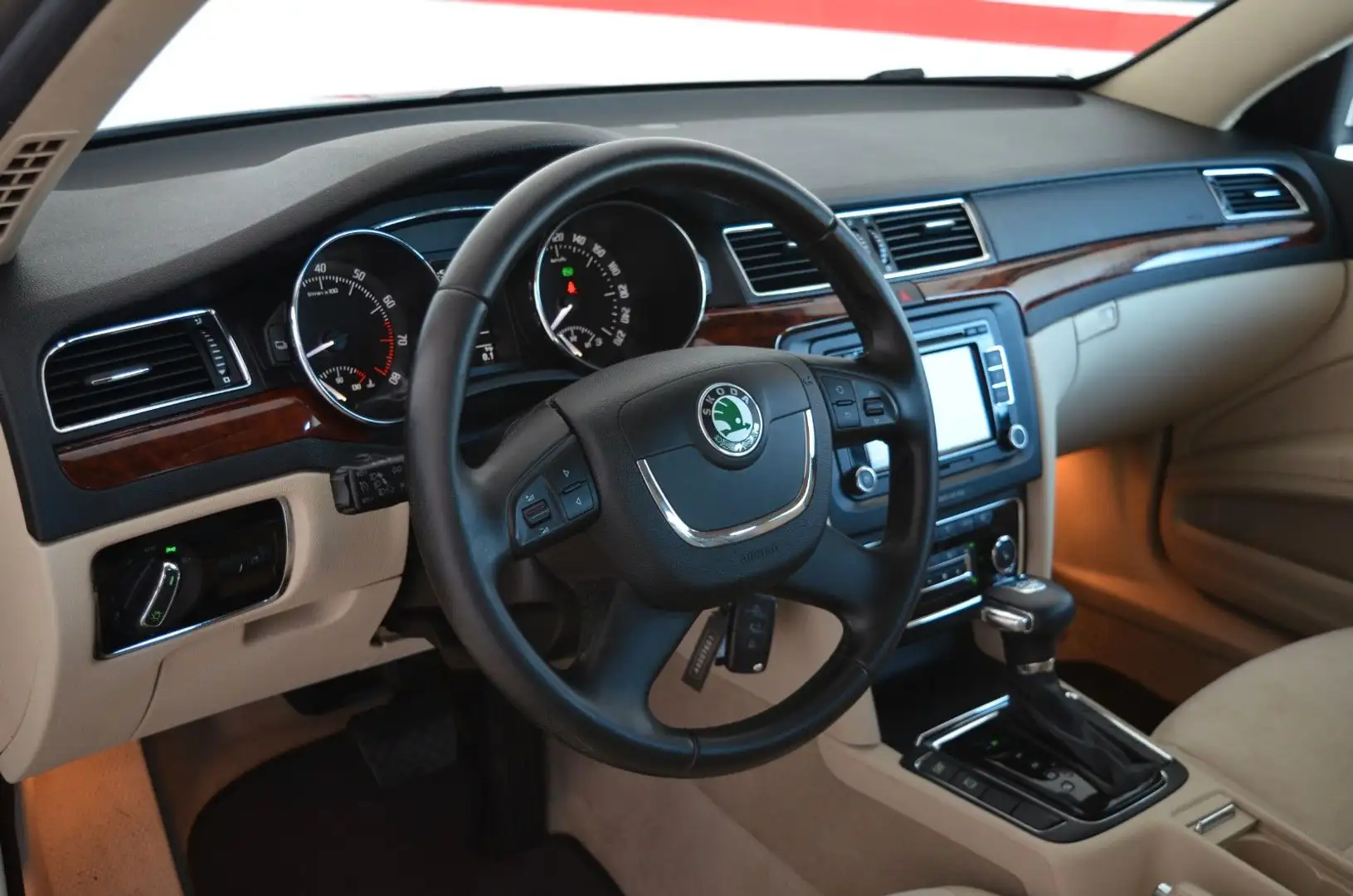 Skoda Superb Elegance 4X4 | 1.Hand | Xenon | Rentnerf. Beige - 2