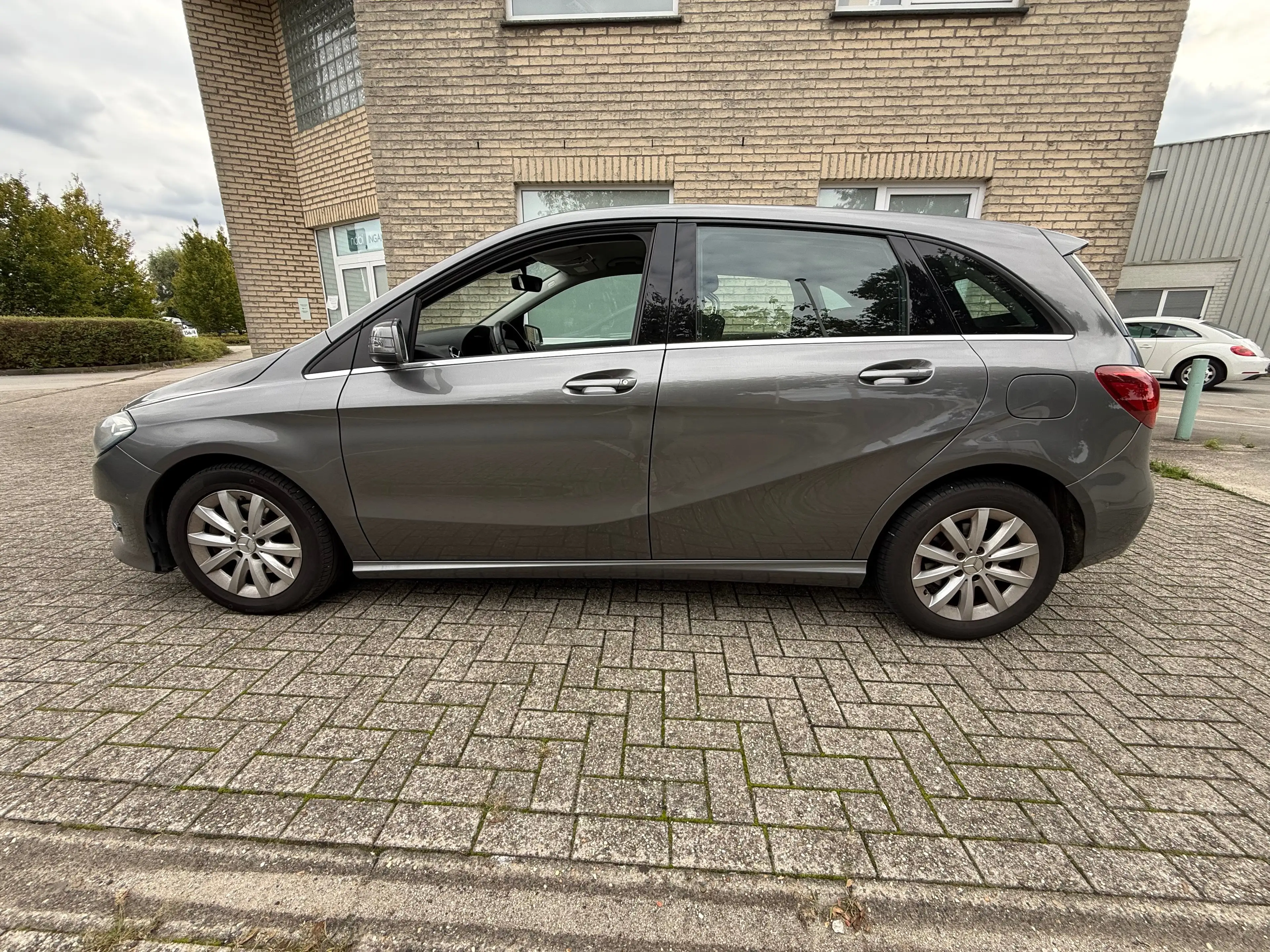 Mercedes-Benz B 180 B 180 BE Edition — photo 9