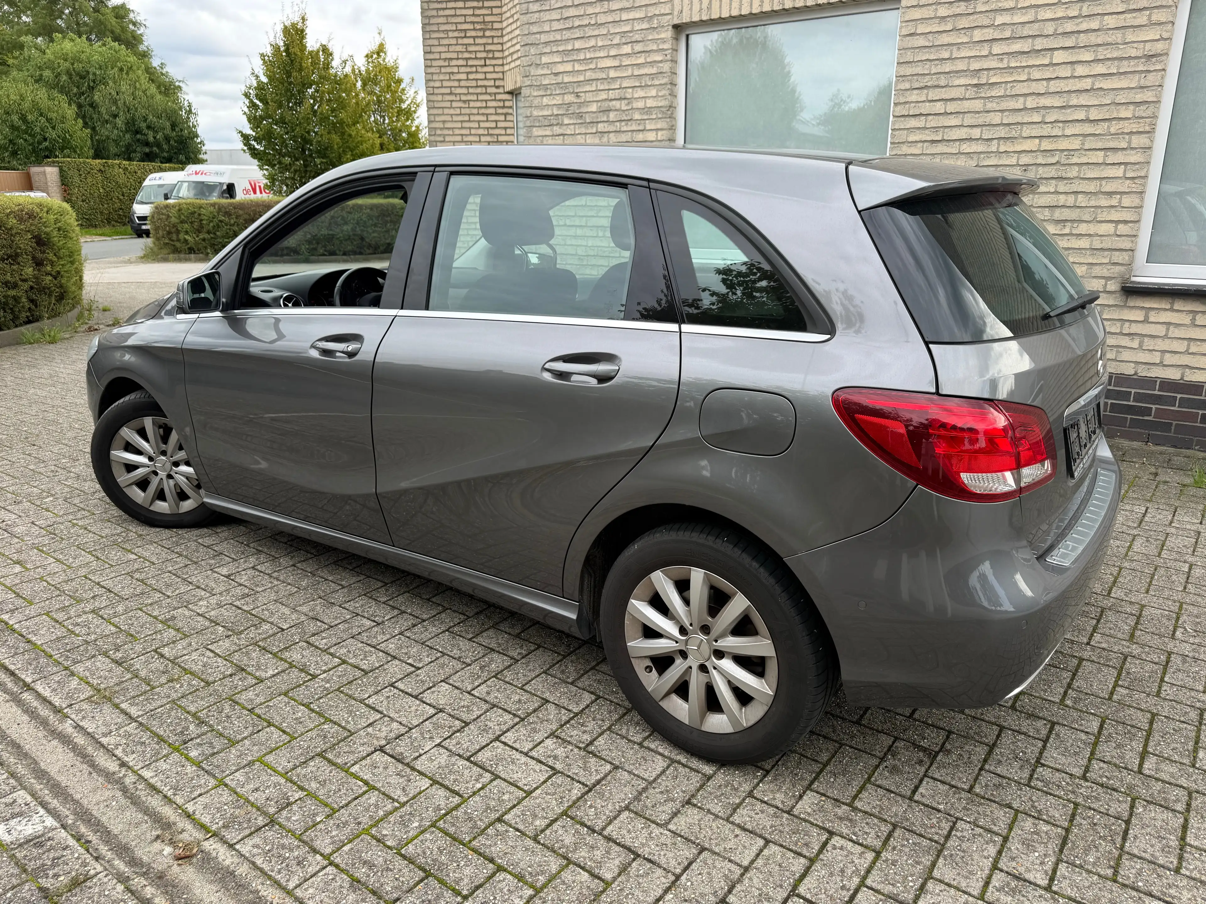 Mercedes-Benz B 180 B 180 BE Edition — photo 6