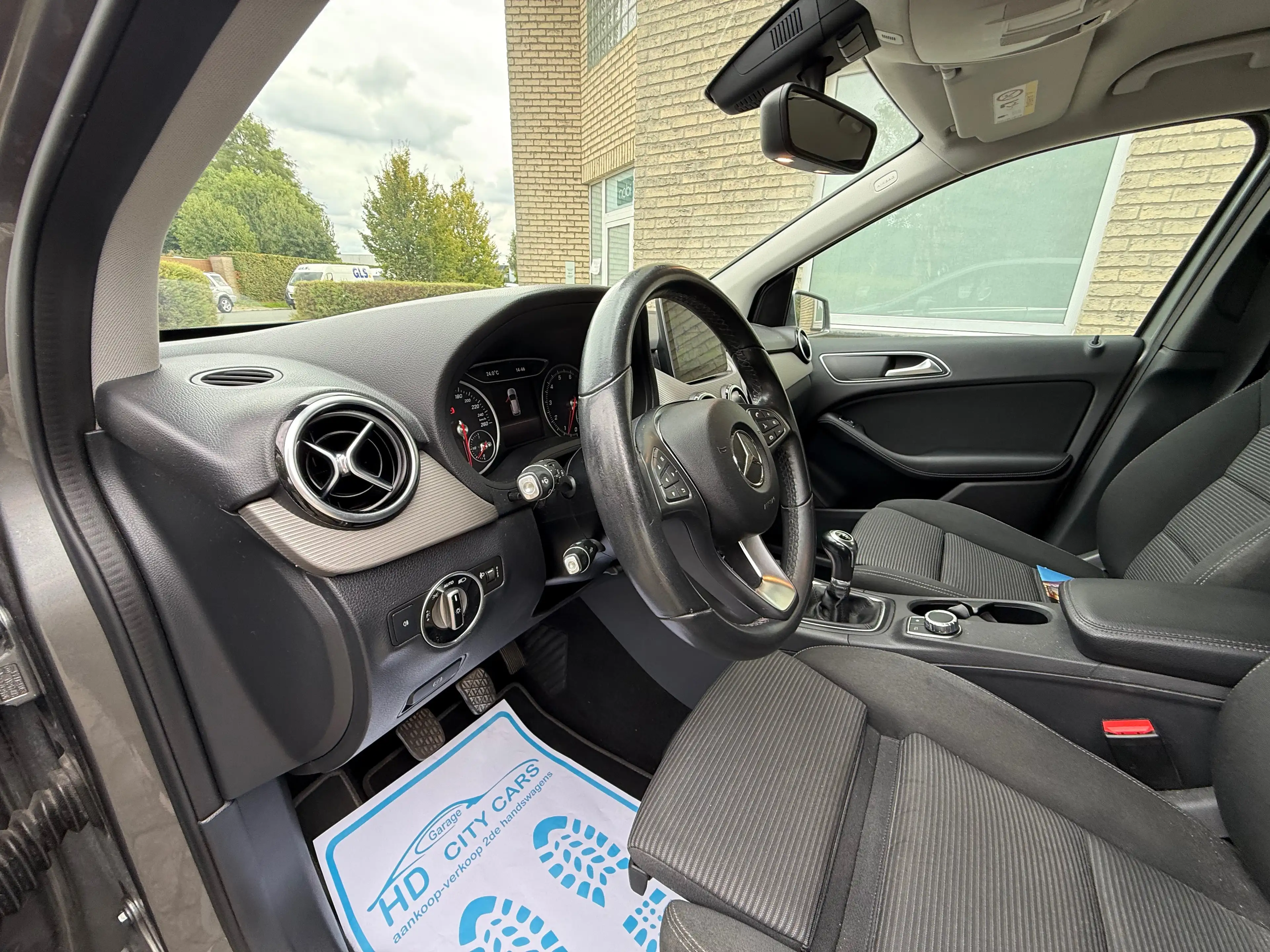 Mercedes-Benz B 180 B 180 BE Edition — photo 12