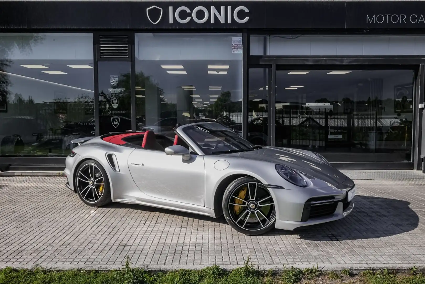 Porsche 992 Turbo S Cabriolet PDK Gris - 1