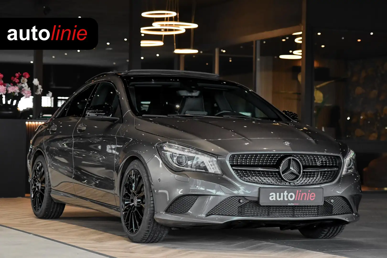 Mercedes-Benz CLA 180 Night Edition. Panoramadak, LED, 18", Groot Displa Grau - 1