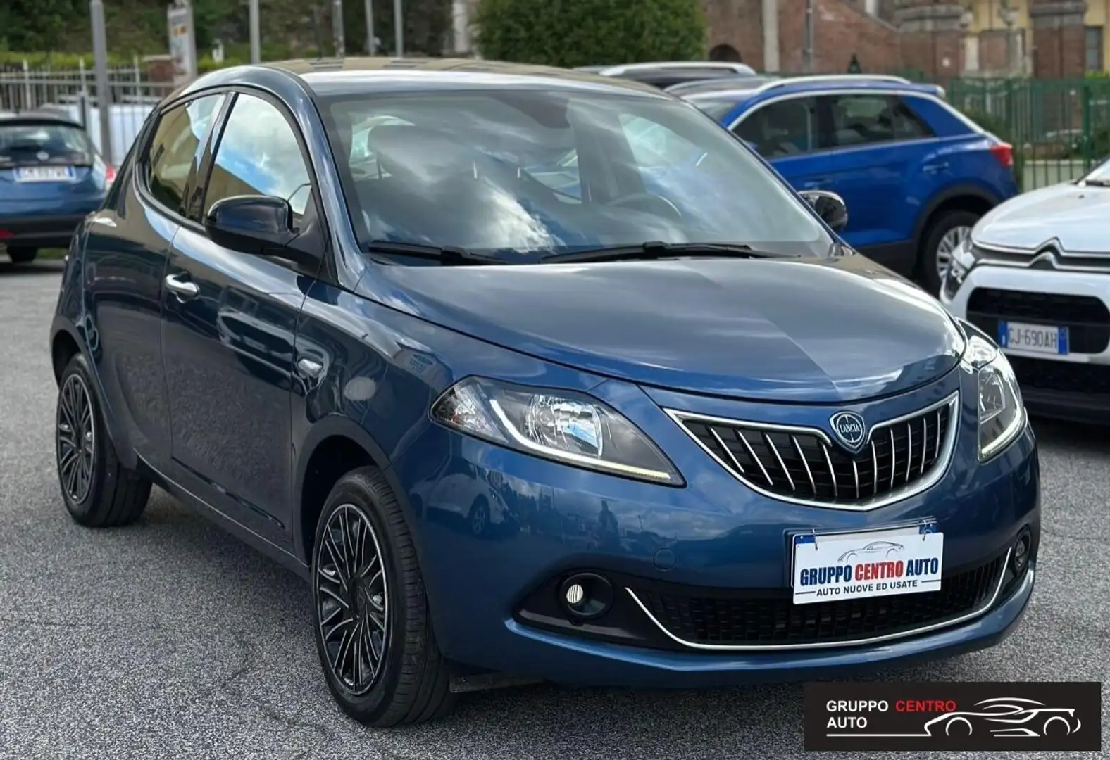 Lancia Ypsilon 1.0 FireFly 5 porte S&S Hybrid Gold Blu/Azzurro - 2
