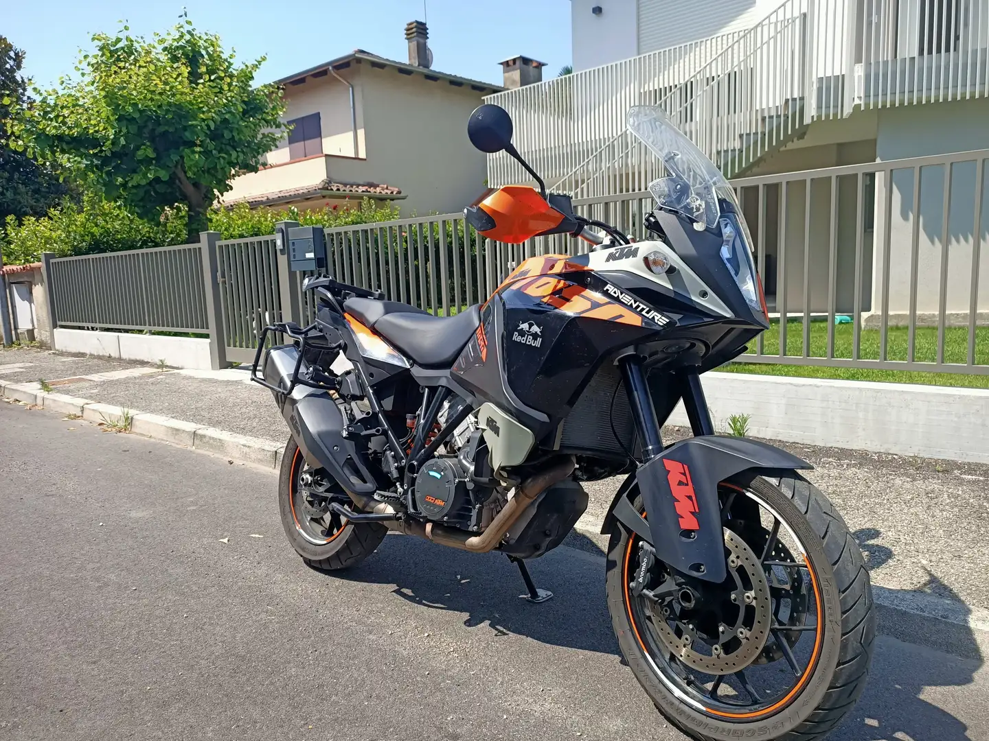KTM 1050 Adventure Zwart - 1