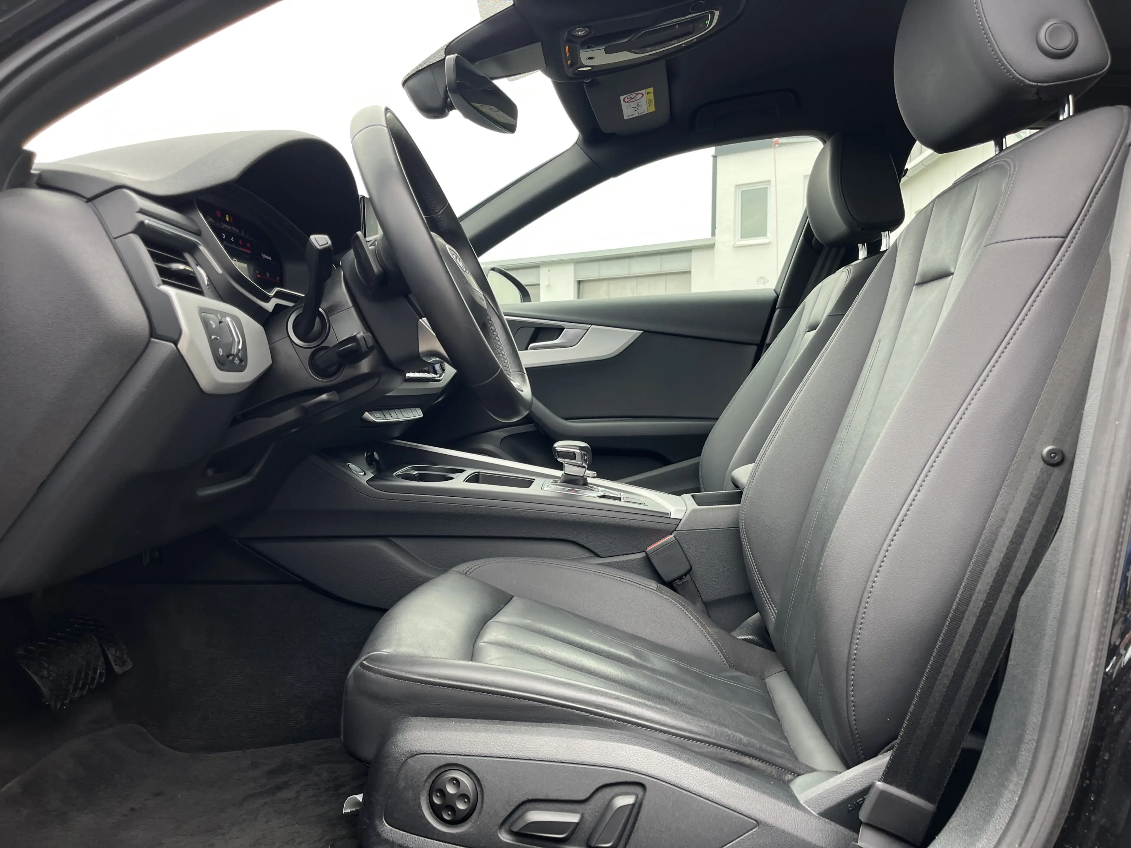 Audi A4 Avant 40 2.0 TDI quattro S tronic Blackline 144€ — photo 13