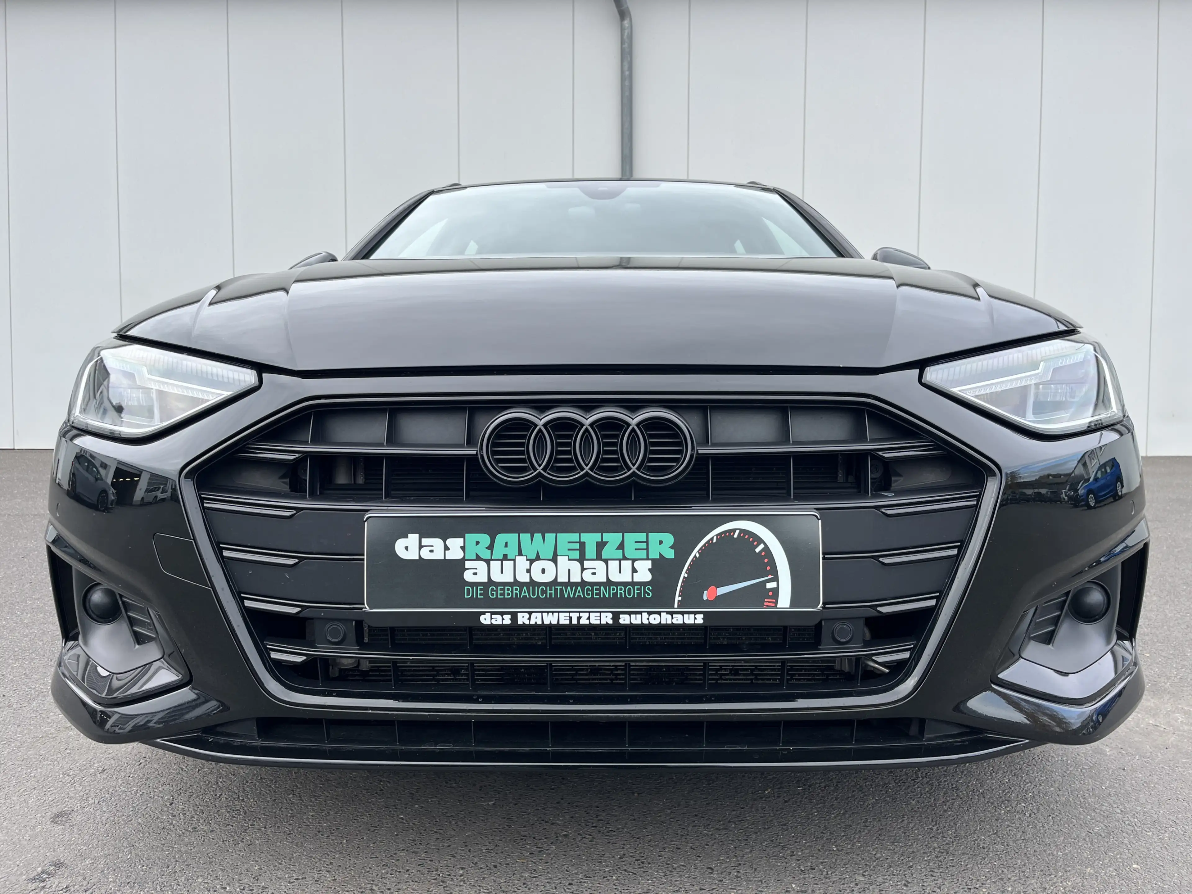 Audi A4 Avant 40 2.0 TDI quattro S tronic Blackline 144€ — photo 4