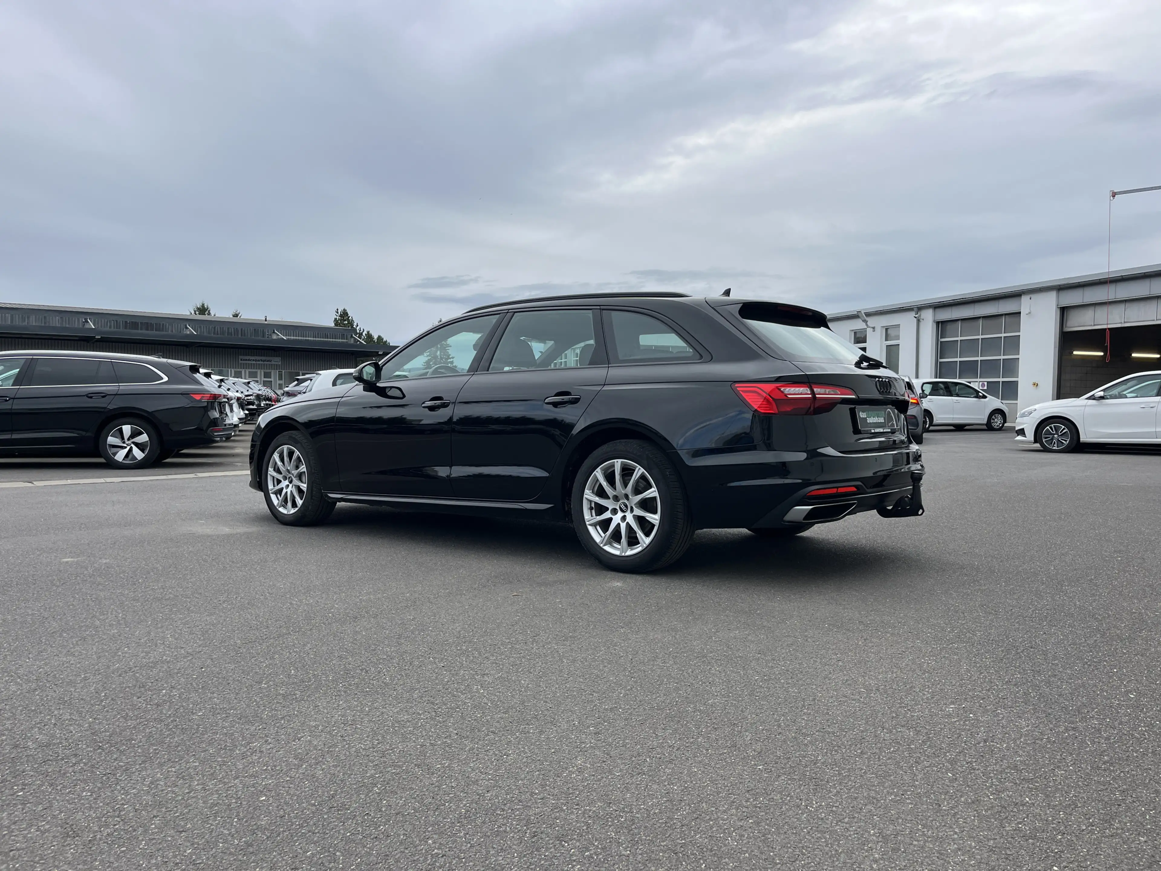 Audi A4 Avant 40 2.0 TDI quattro S tronic Blackline 144€ — photo 10