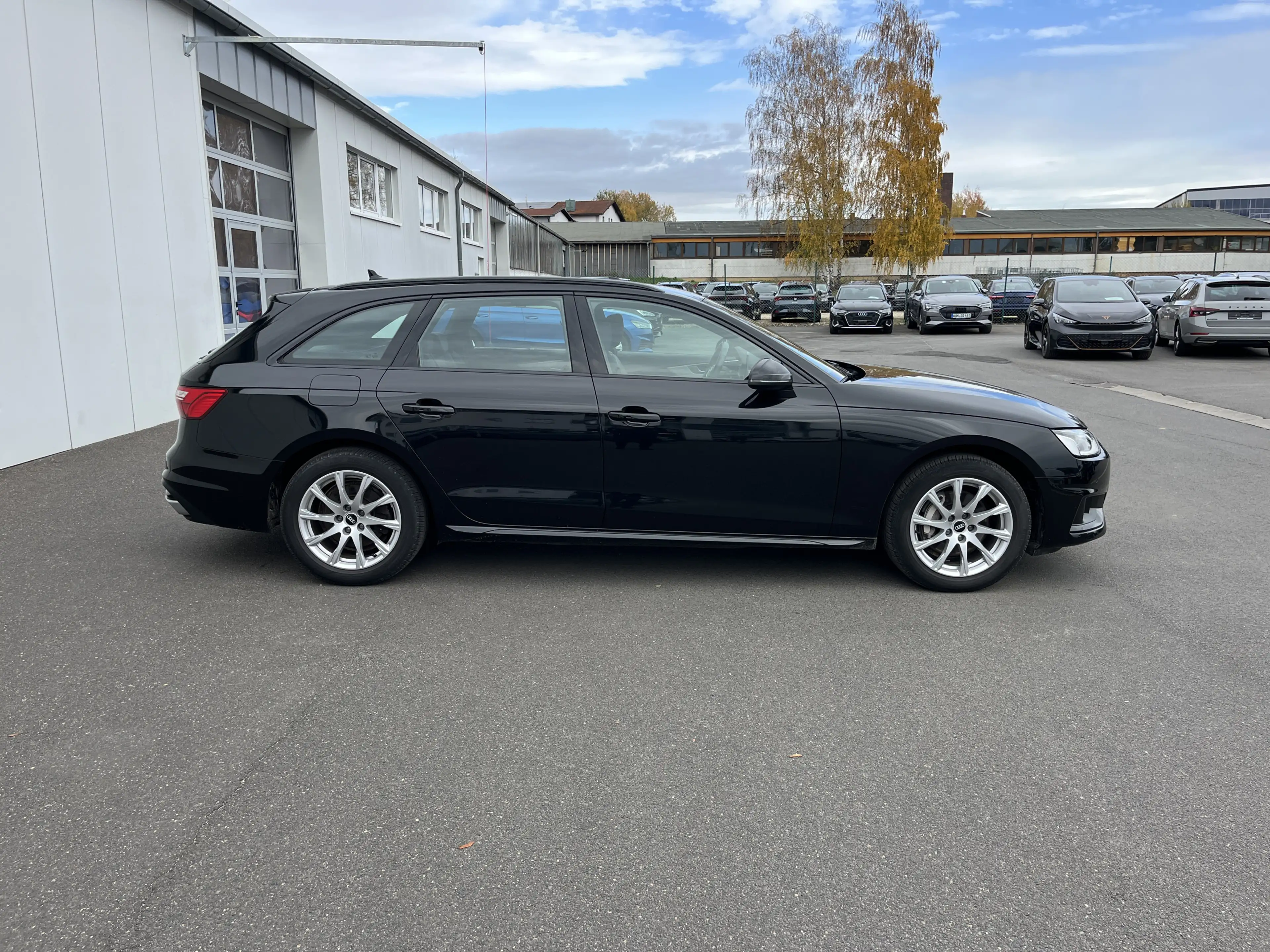 Audi A4 Avant 40 2.0 TDI quattro S tronic Blackline 144€ — photo 6