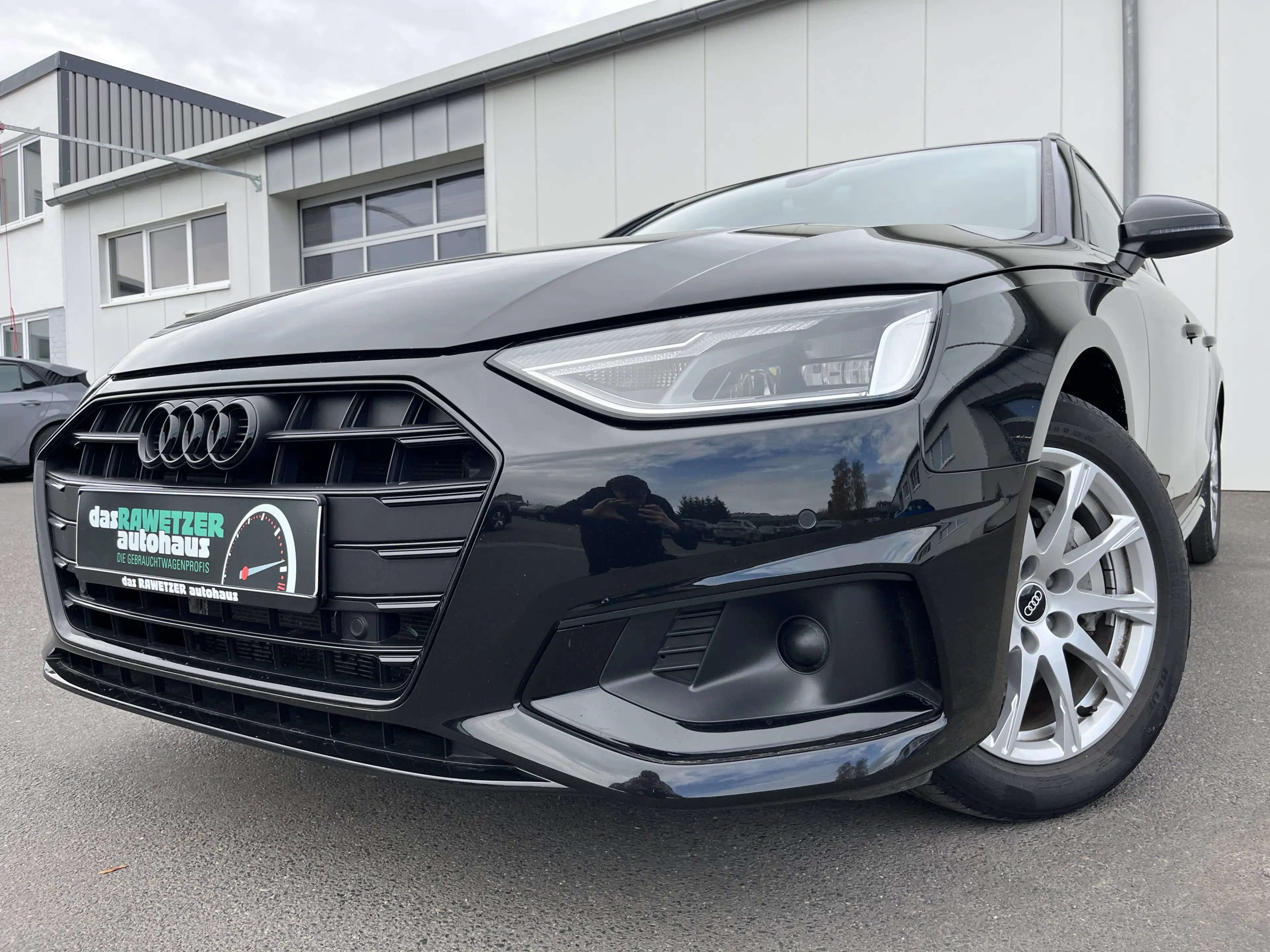 Audi A4 Avant 40 2.0 TDI quattro S tronic Blackline 144€