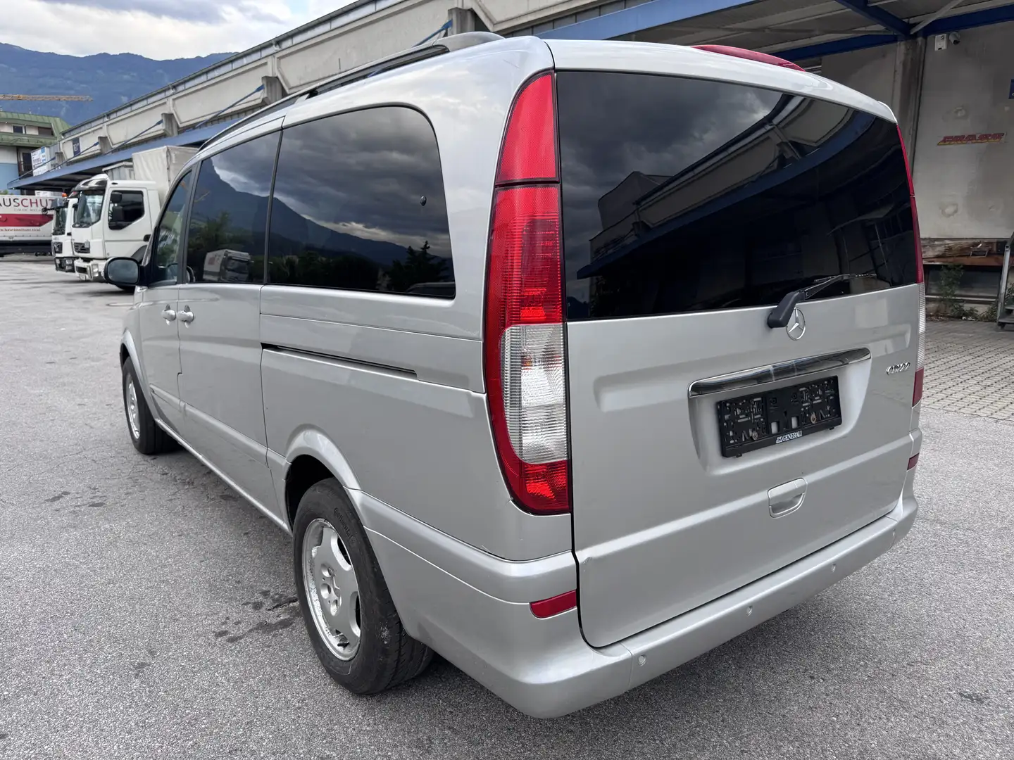 Mercedes-Benz Viano Ambiente lang 2,2 CDI Aut. Argent - 2