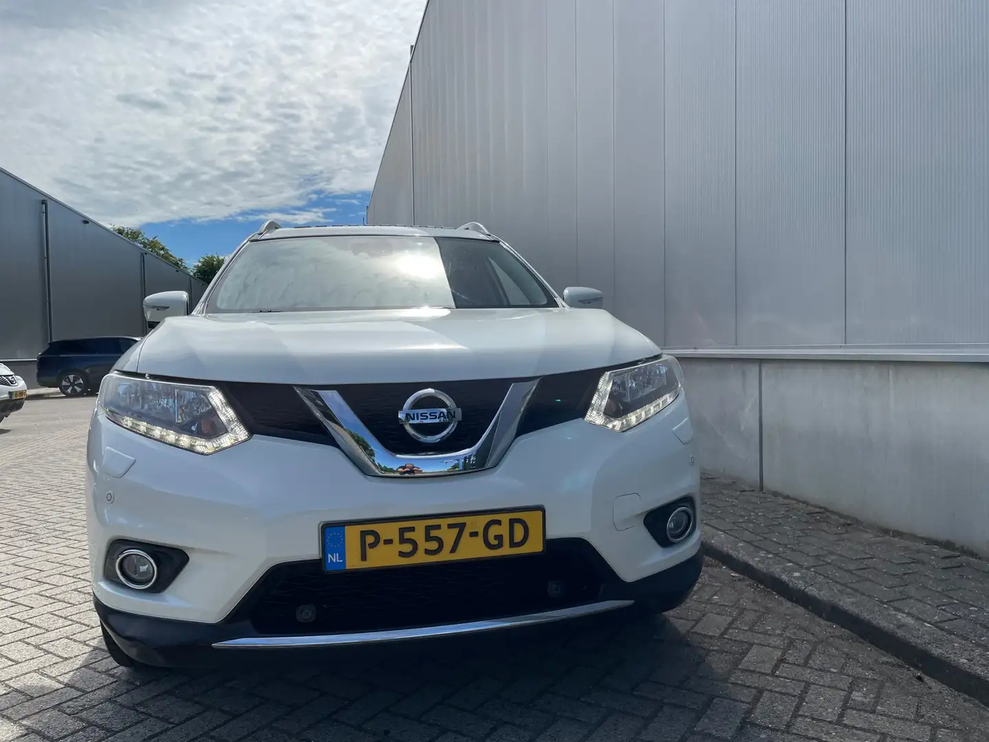 Nissan X-Trail 1.6 DIG-T Tekna / Panorama Dak / Stoelverwarming Wit - 2