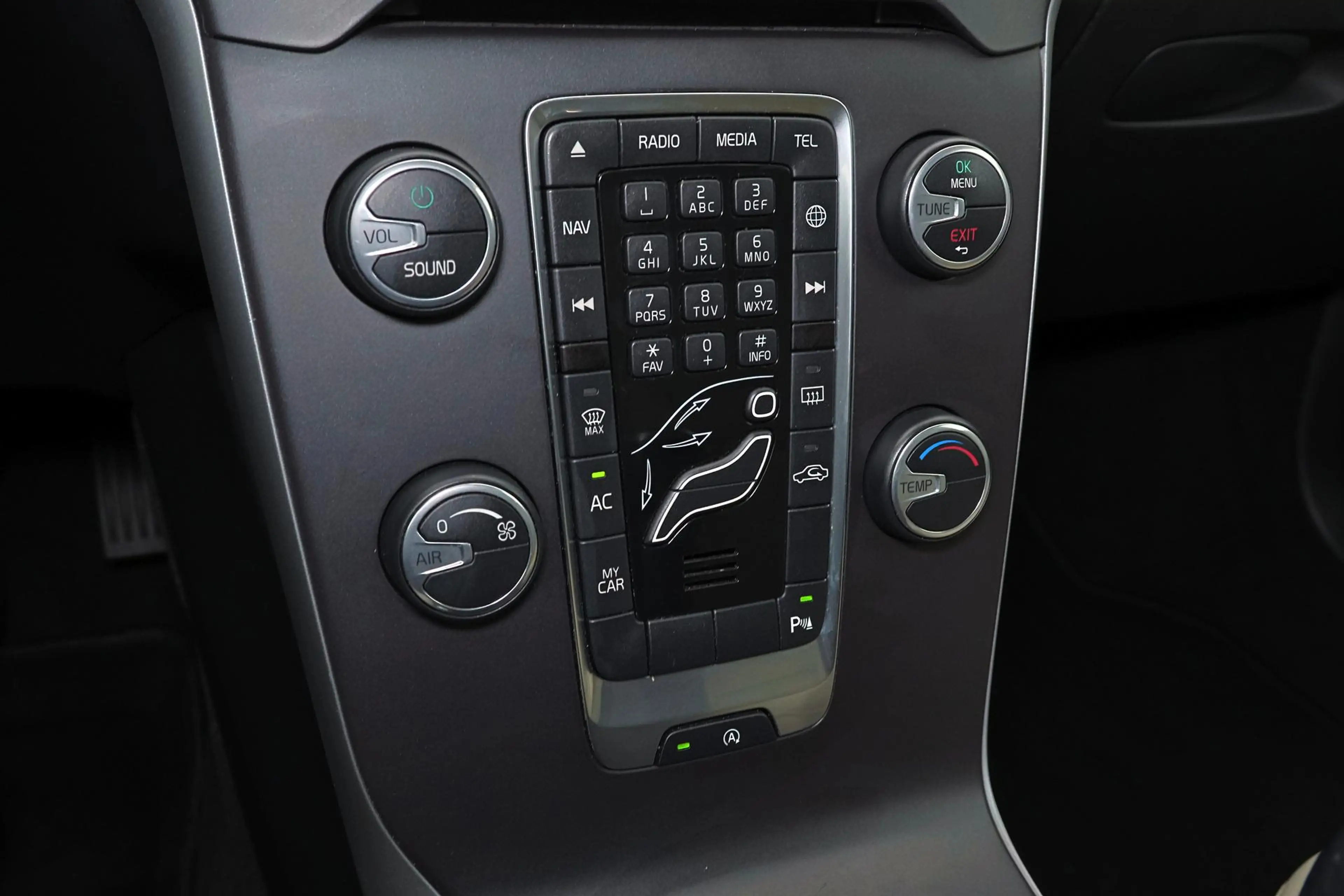 Volvo V40 T2 NordicPlus - Parkeercamera achter - Parkeersens — photo 9
