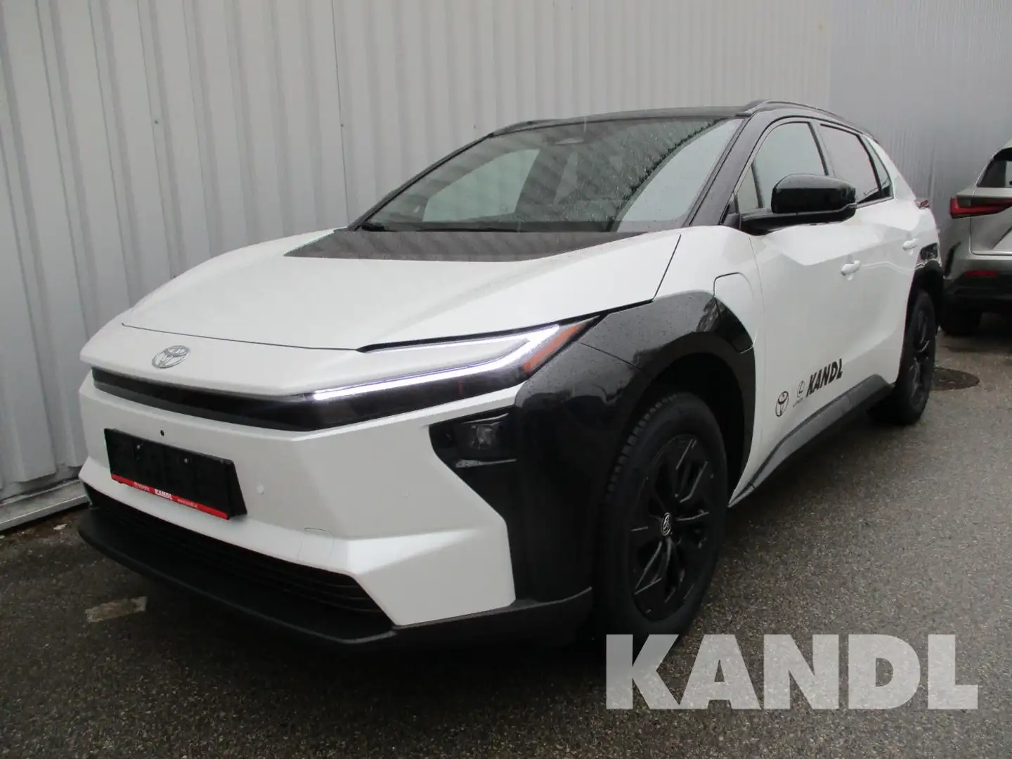 Toyota bZ4X Elektro 73kWh AWD Protection + Style-Paket Weiß - 1