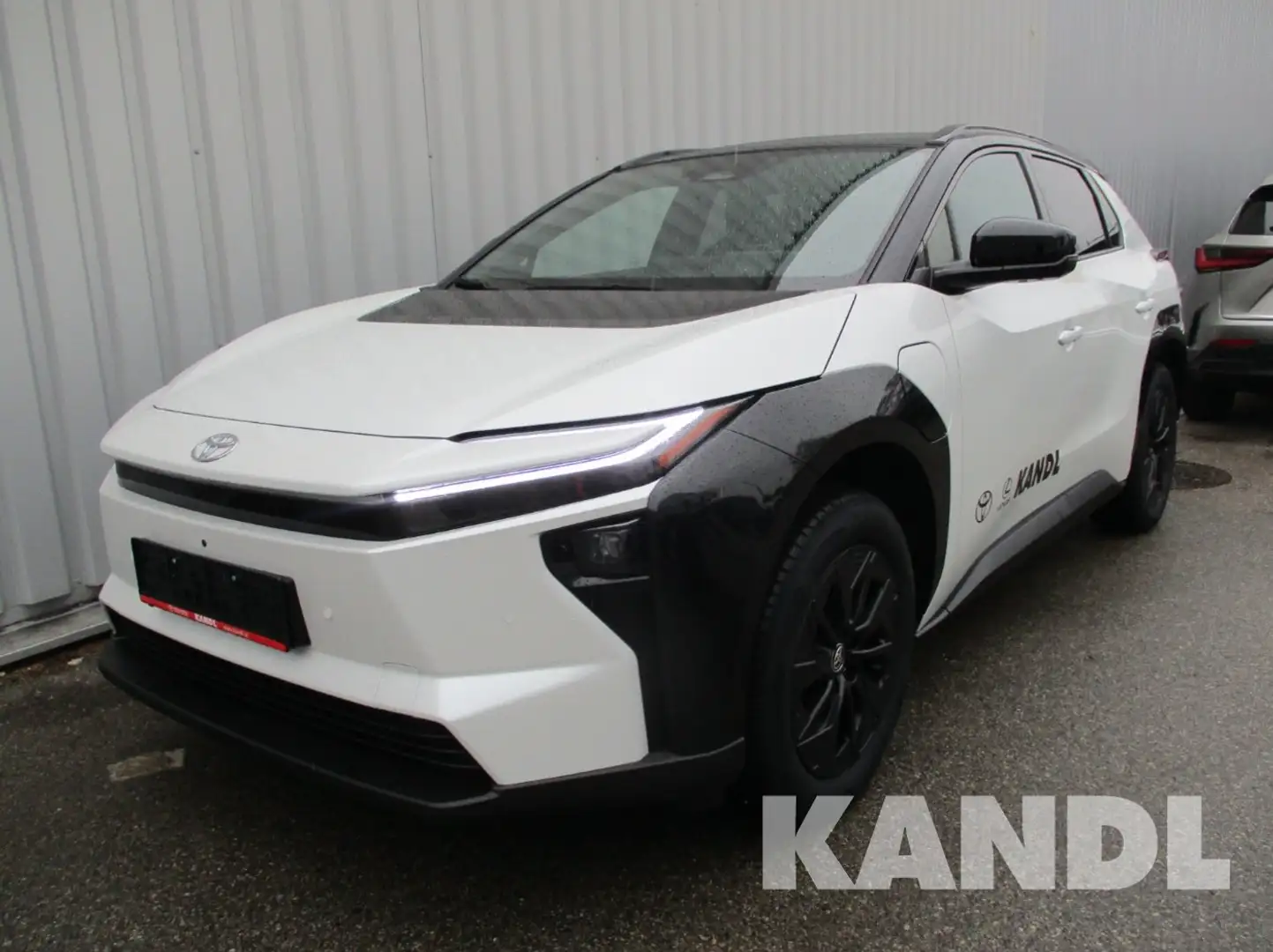 Toyota bZ4X Elektro 73kWh 2 WD Protection + Style-Paket Weiß - 1
