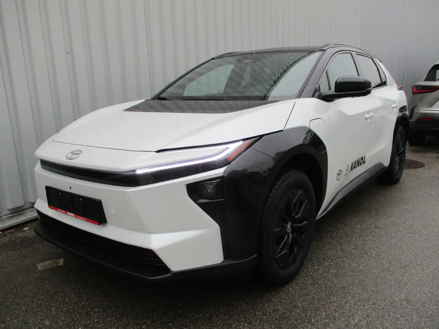 Toyota bZ4X Elektro 73kWh AWD Protection + Style-Paket Weiß - 2