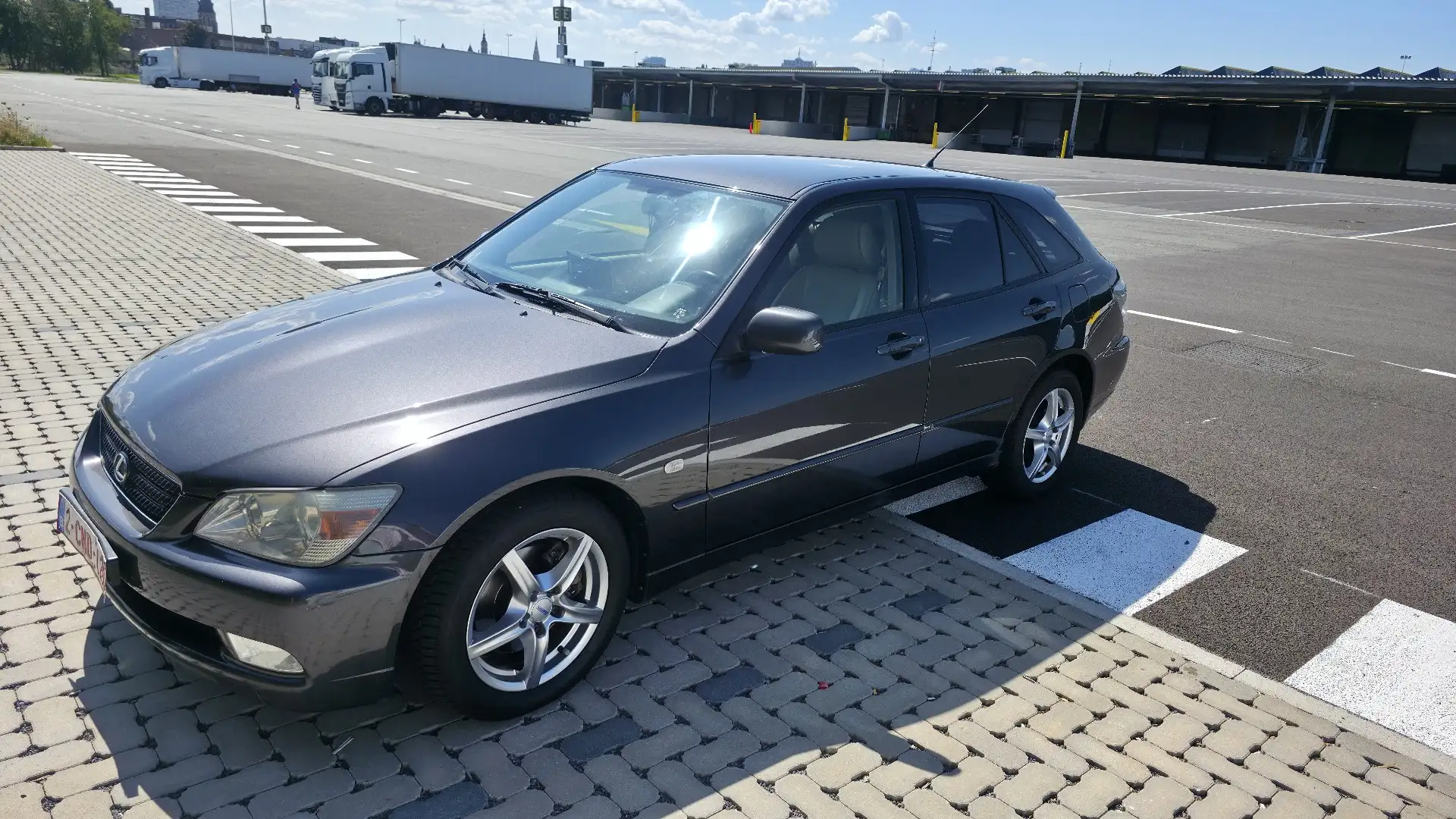 Lexus IS 200 SportCross - 1