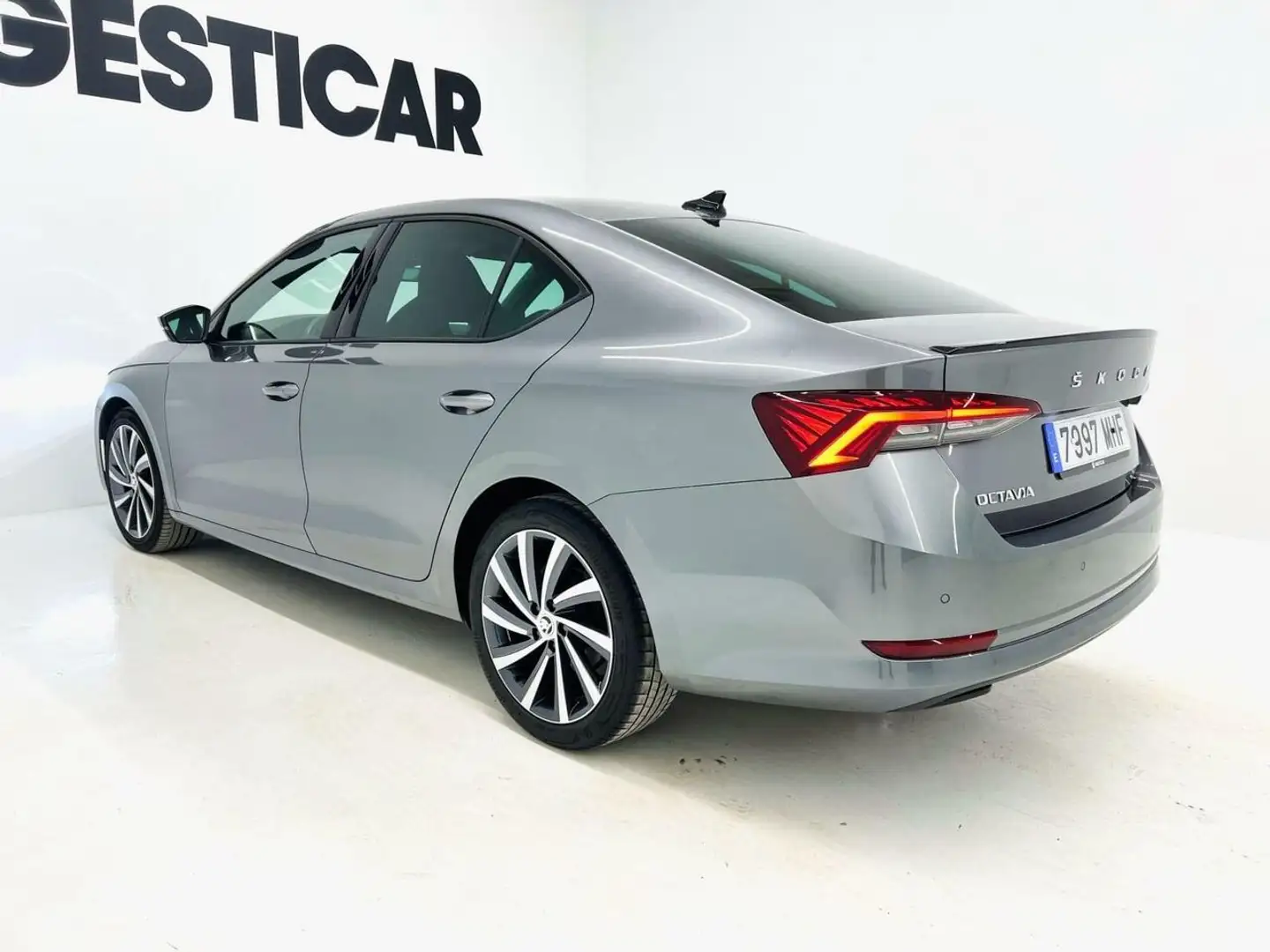 Skoda Octavia 2.0TDI Selection DSG 110kW Szürke - 2