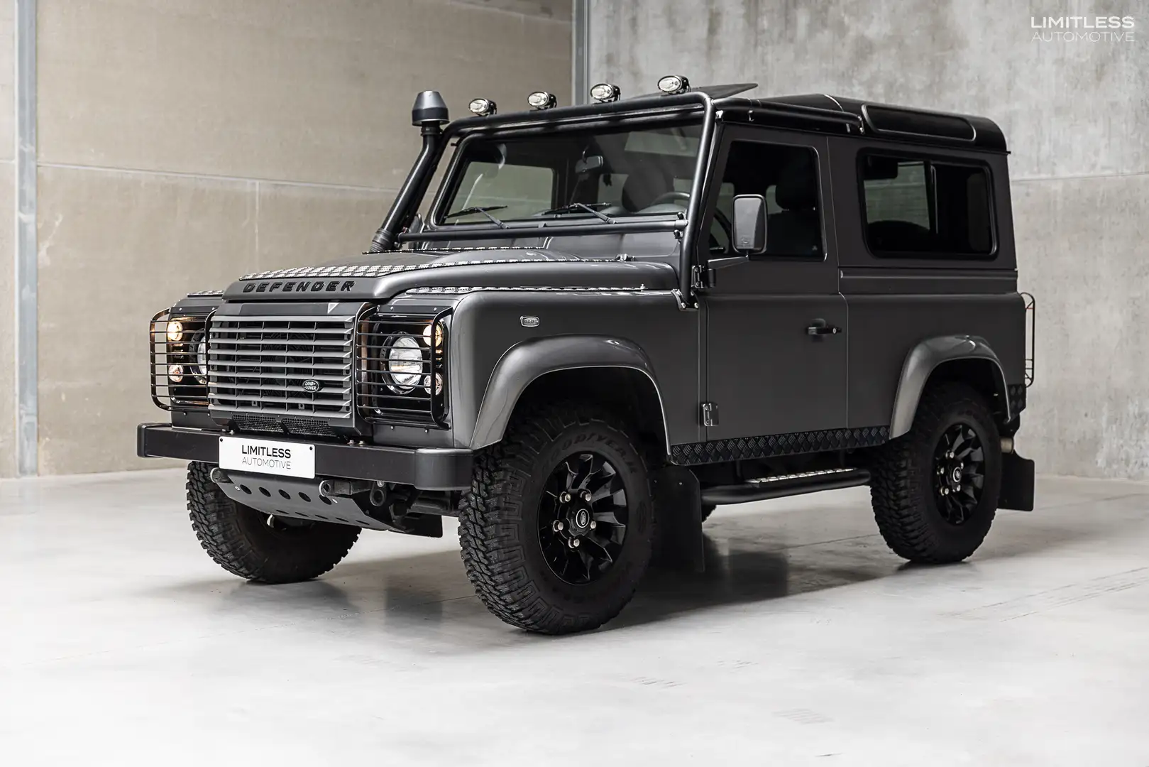 Land Rover Defender 2.2 Turbo - Black Pack - 1