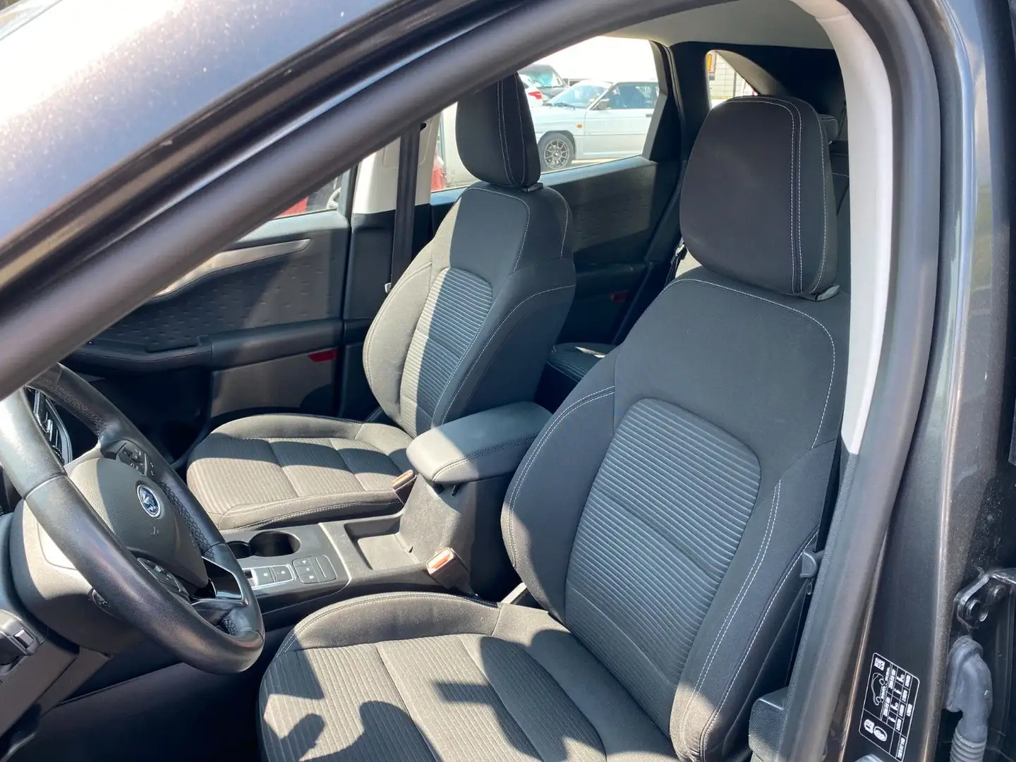 Ford Kuga Plug-In Hybrid Titanium Gris - 2