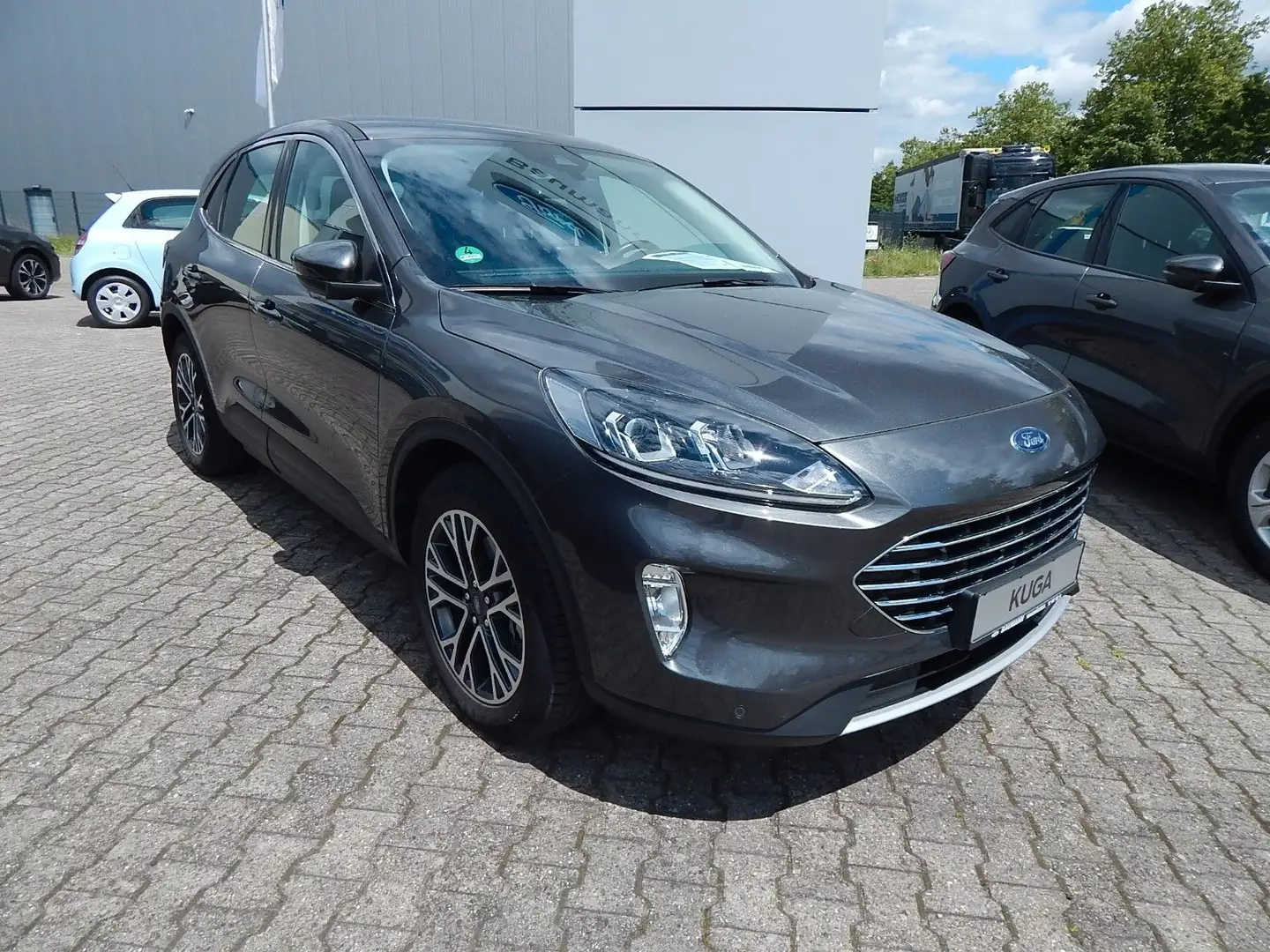 Ford Kuga Plug-In Hybrid Titanium Gris - 1