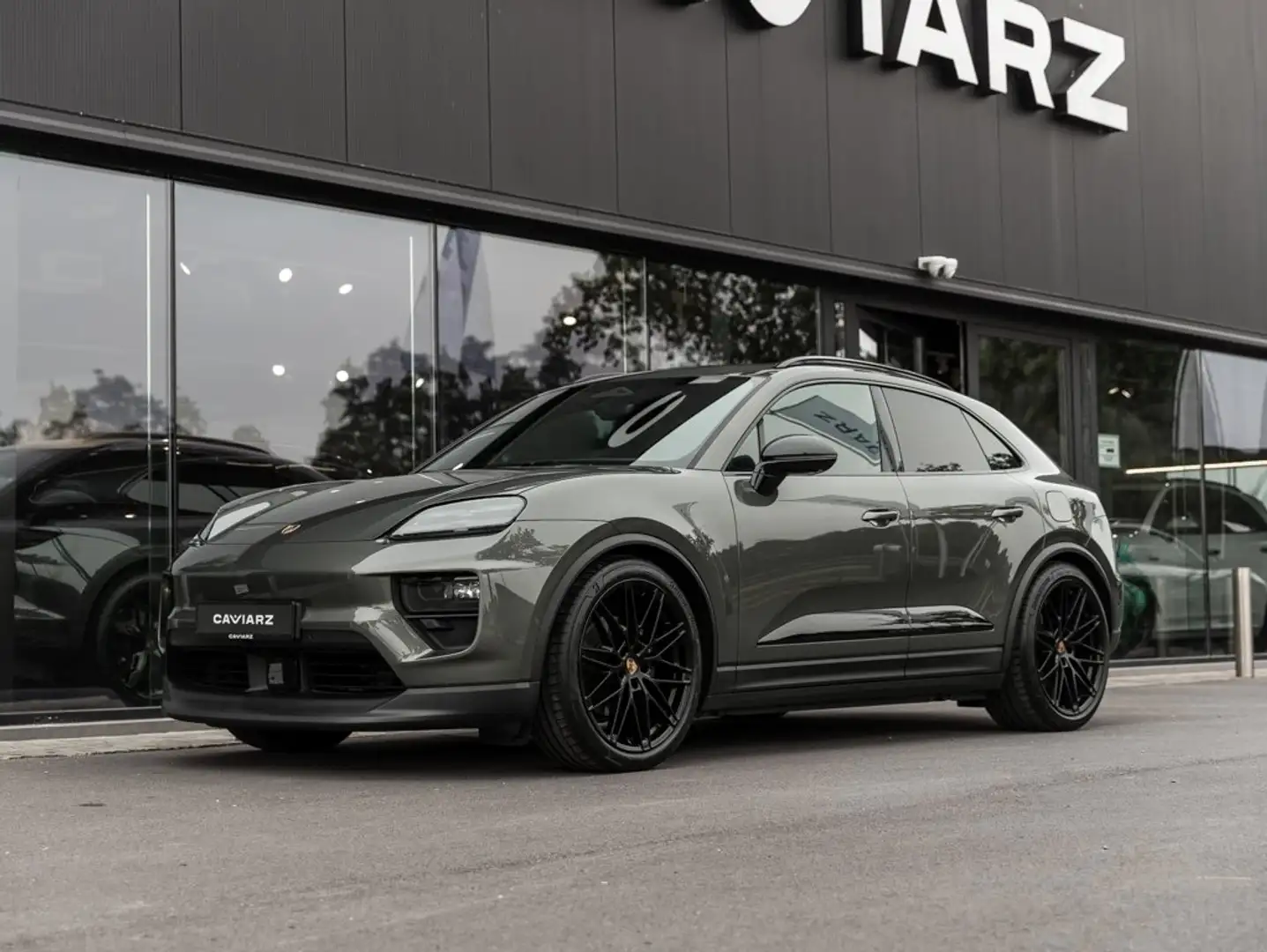 Porsche Macan 4 EV 100KW/22"RS/AIR/CHRONO/PANO/ACC/DISPL/BOSE Green - 1