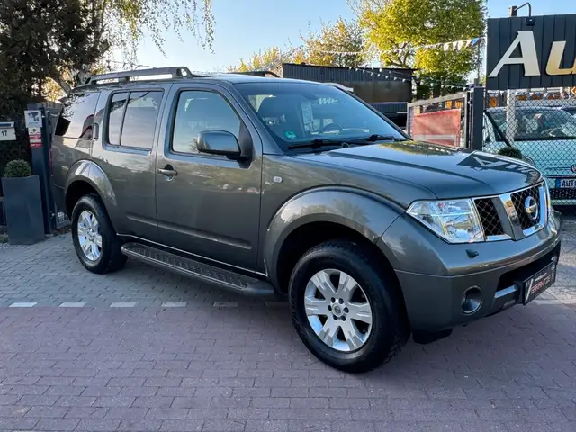 Nissan Pathfinder 2.5 dCi 4x4*Aut*7Sitze*AHK*Kam*Temp*