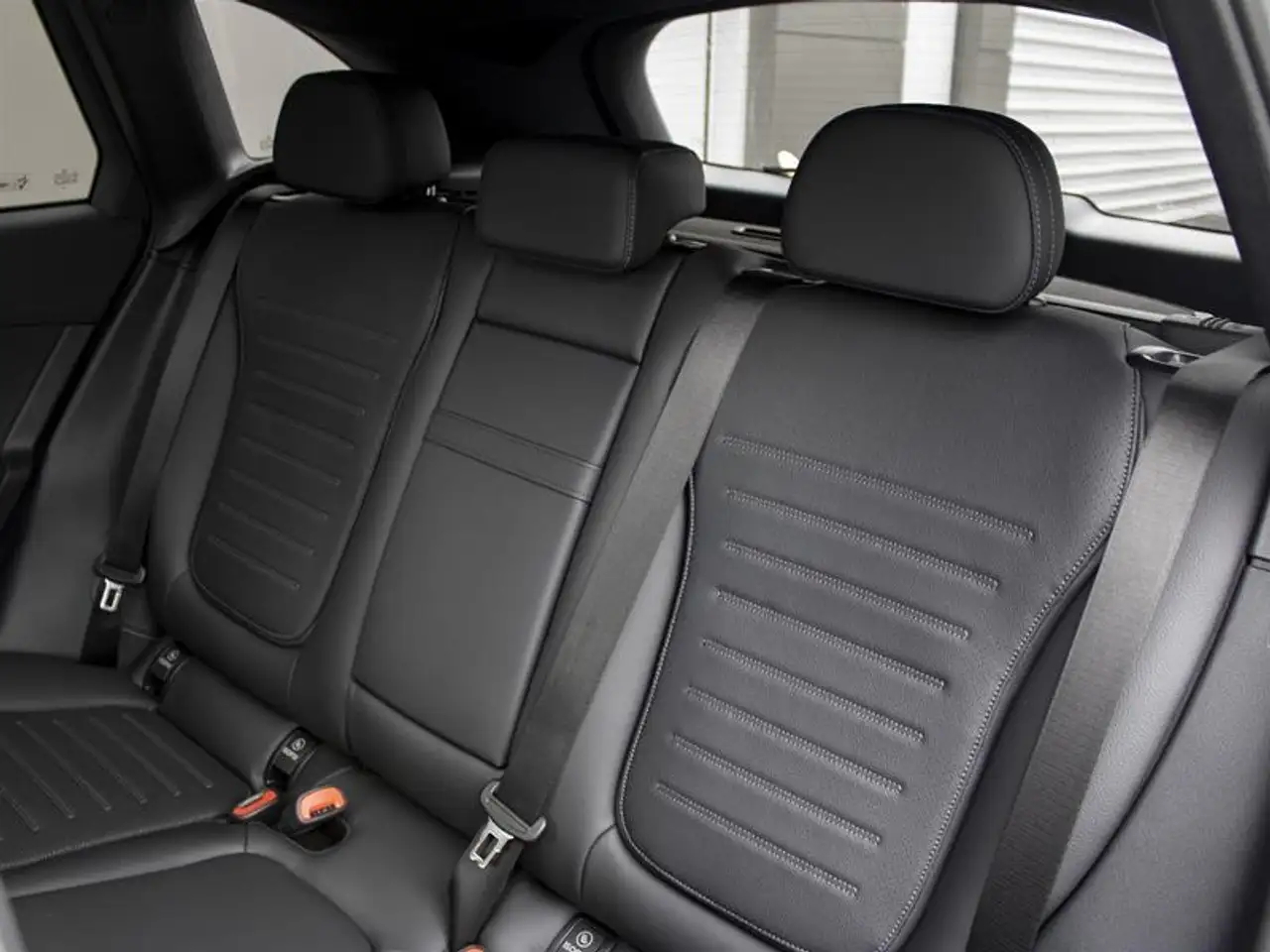Mercedes-Benz GLC снимка Mercedes-Benz GLC