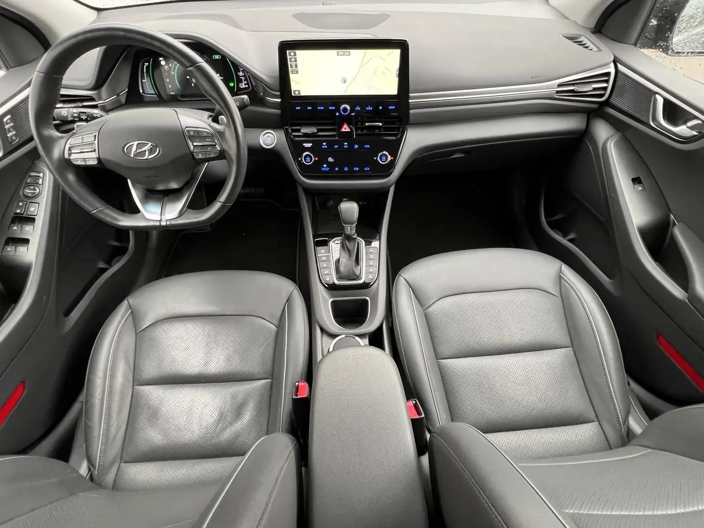 Hyundai IONIQ 1.6 GDi PHEV Premium Automaat / Leder / Stuur-, st Zwart - 2