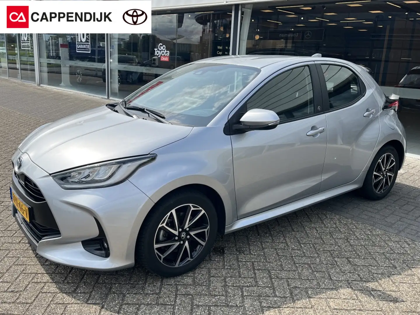 Toyota Yaris 1.5 Hybrid Dynamic | NAVI | CAMERA | Grijs - 1