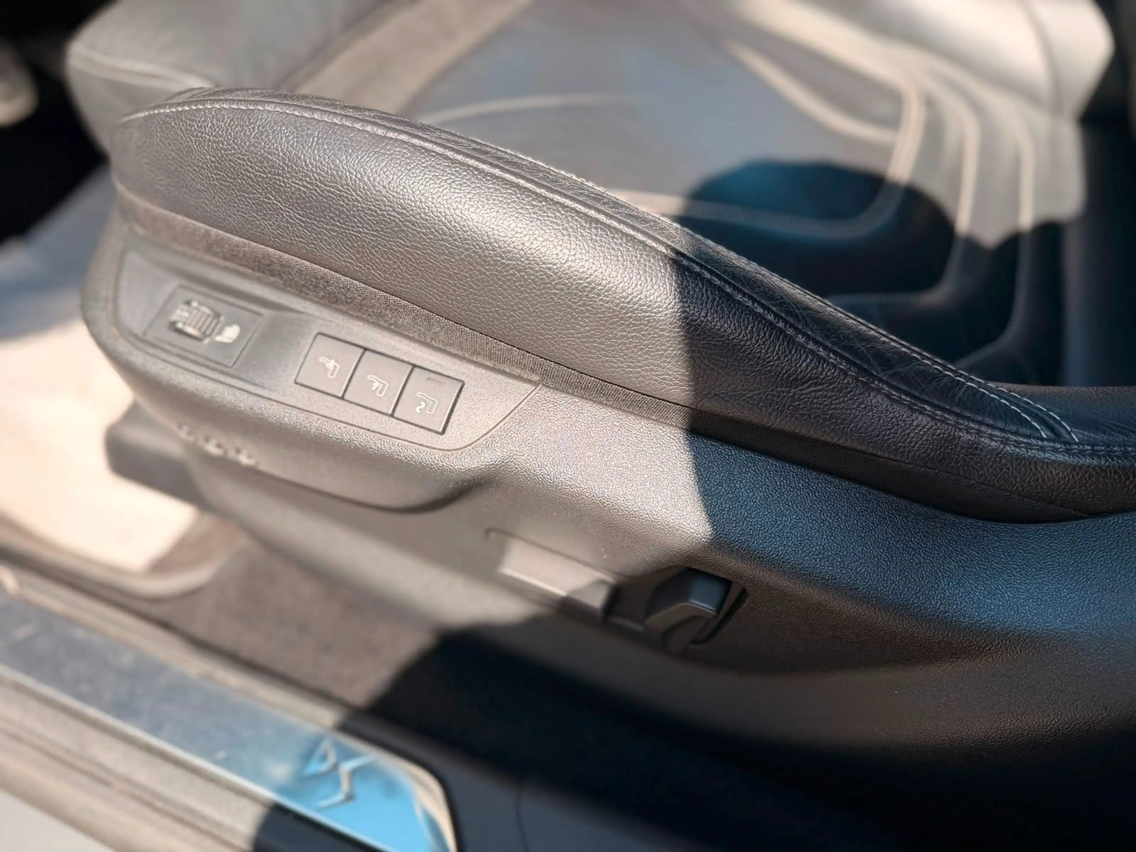 Citroen DS5 SportChic / Pano / Navi / R-Kamera / Head-Up — photo 11
