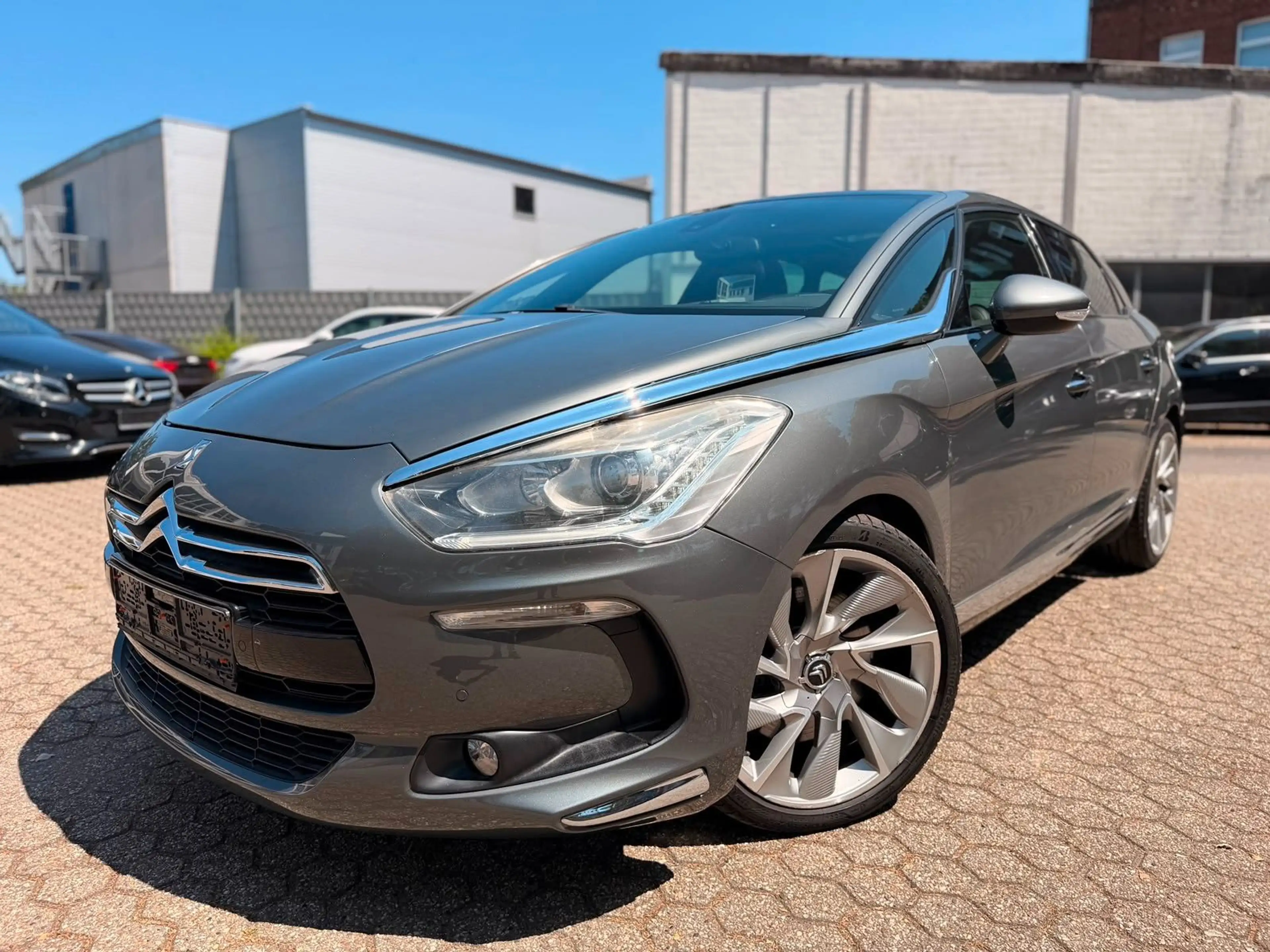 Citroen DS5 SportChic / Pano / Navi / R-Kamera / Head-Up