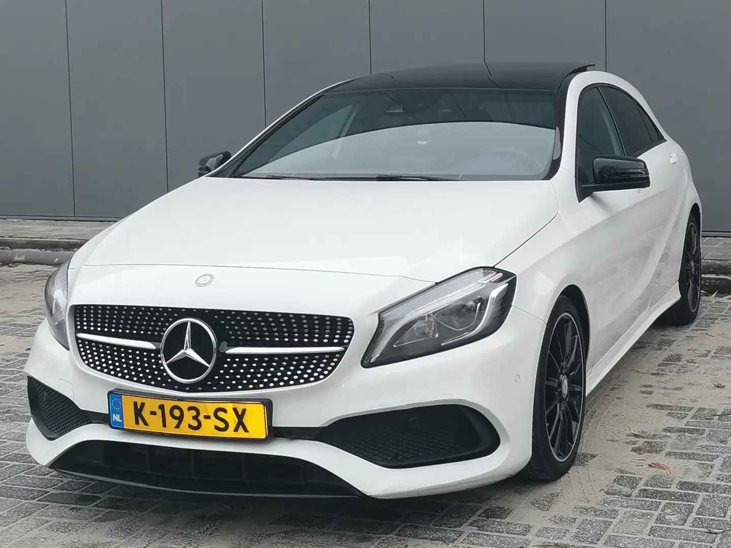 Mercedes-Benz A 180 180 AMG Night Edition Plus Wit - 2