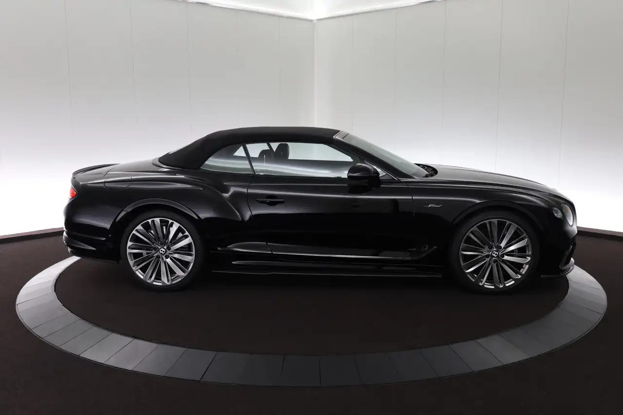 Bentley Continental GTC 2024 — фото 12