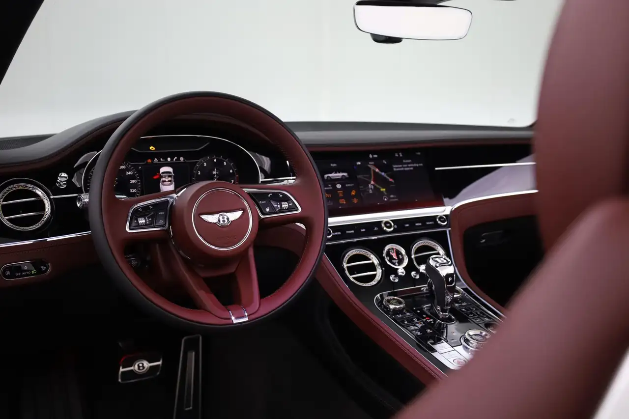 Bentley Continental GTC 2024 — фото 17