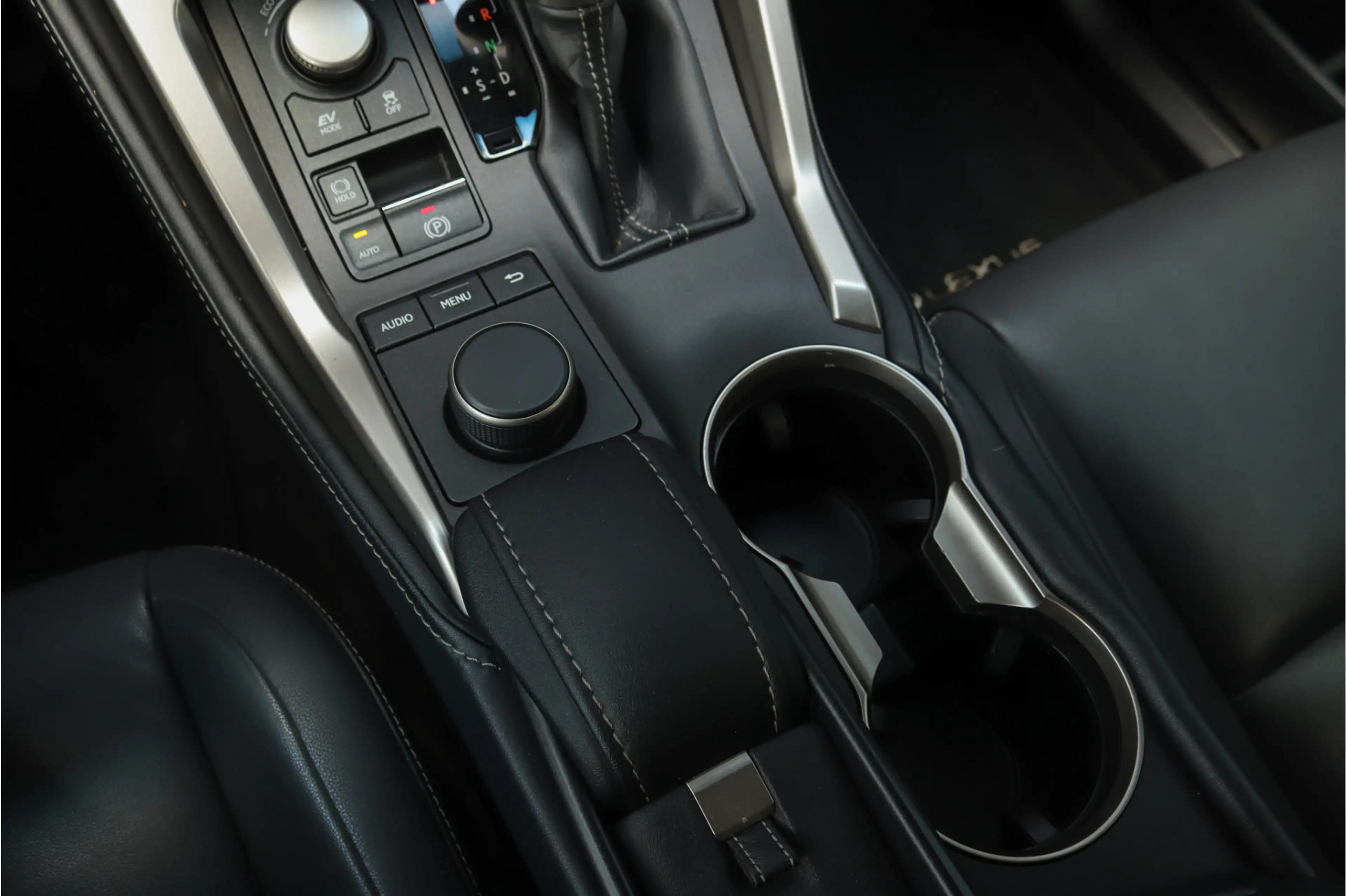 Lexus NX 300h AWD Luxury Line HEV Navi Clima Leder Camera — photo 16