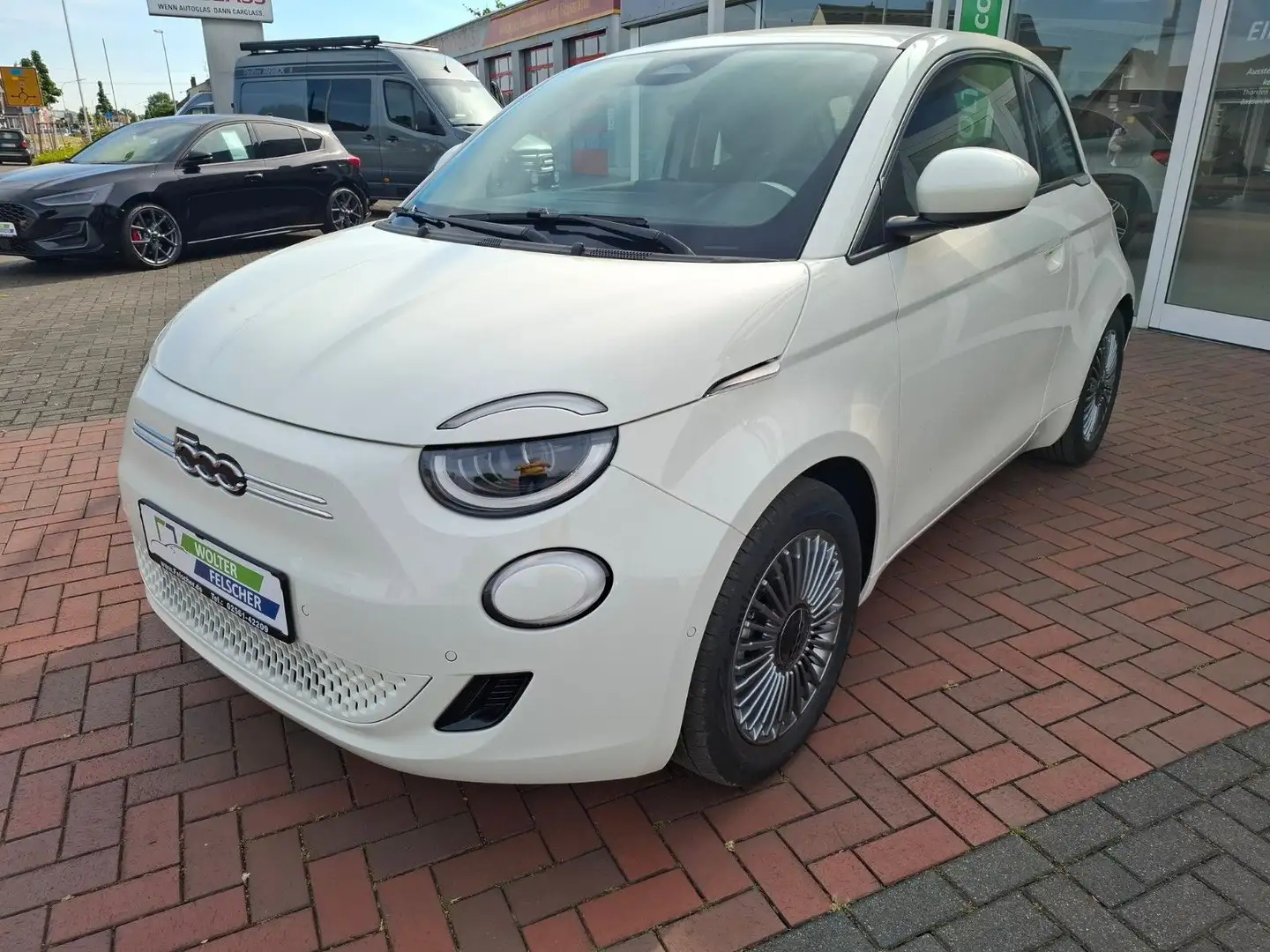 Fiat 500e Neuwagen  Style Paket Komfort Paket Navi Bílá - 1