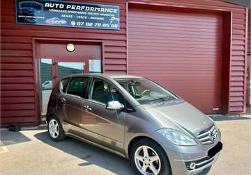 Mercedes a180 109cv climatisation semi cuir bluetooth regulateur 2011