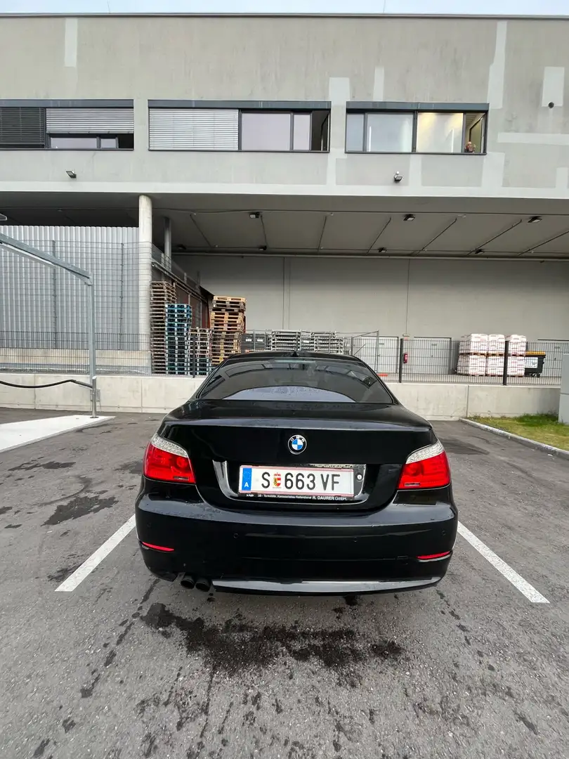 BMW 525 525i Aut. Чорний - 2