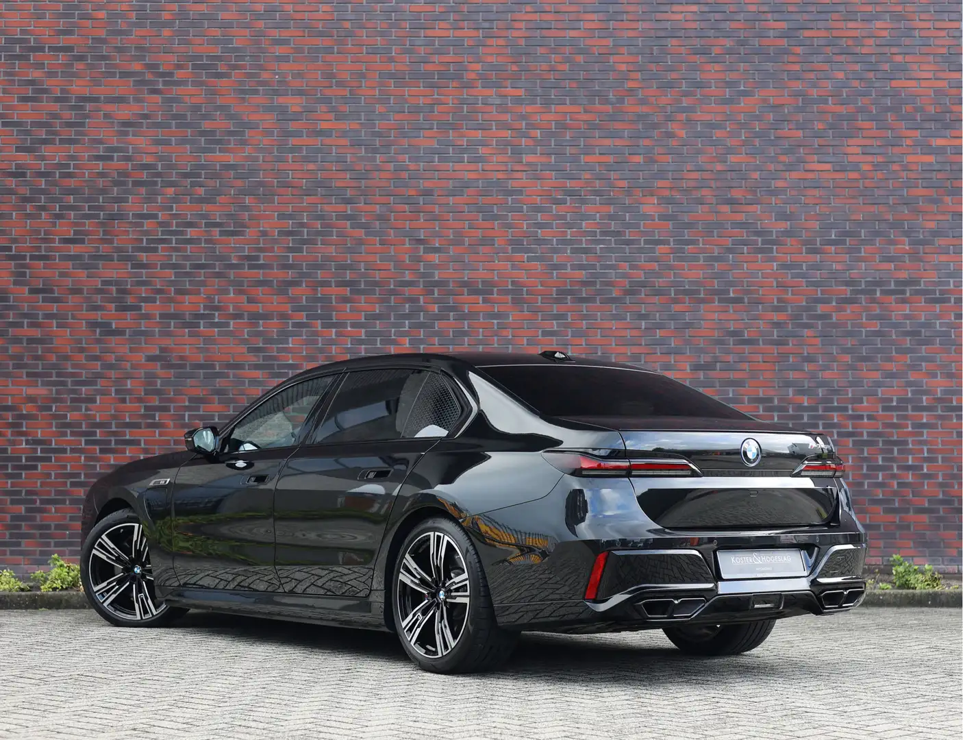 BMW 760 7-serie M760e xDrive | Sky - Executive - Lounge - Zwart - 2