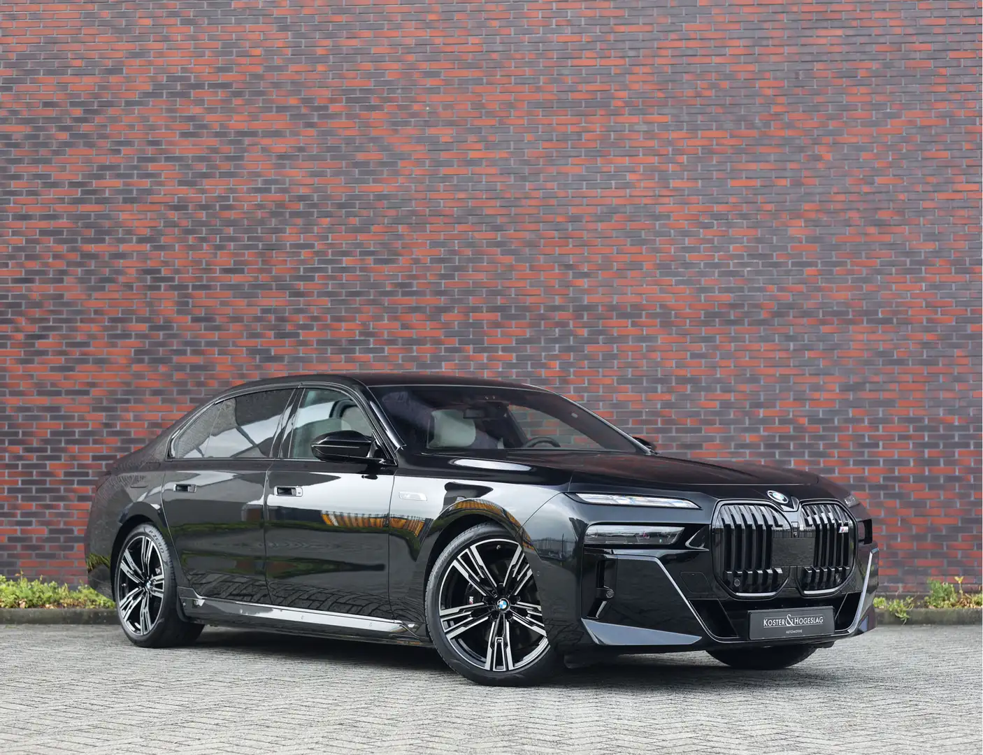 BMW 760 7-serie M760e xDrive | Sky - Executive - Lounge - Zwart - 1