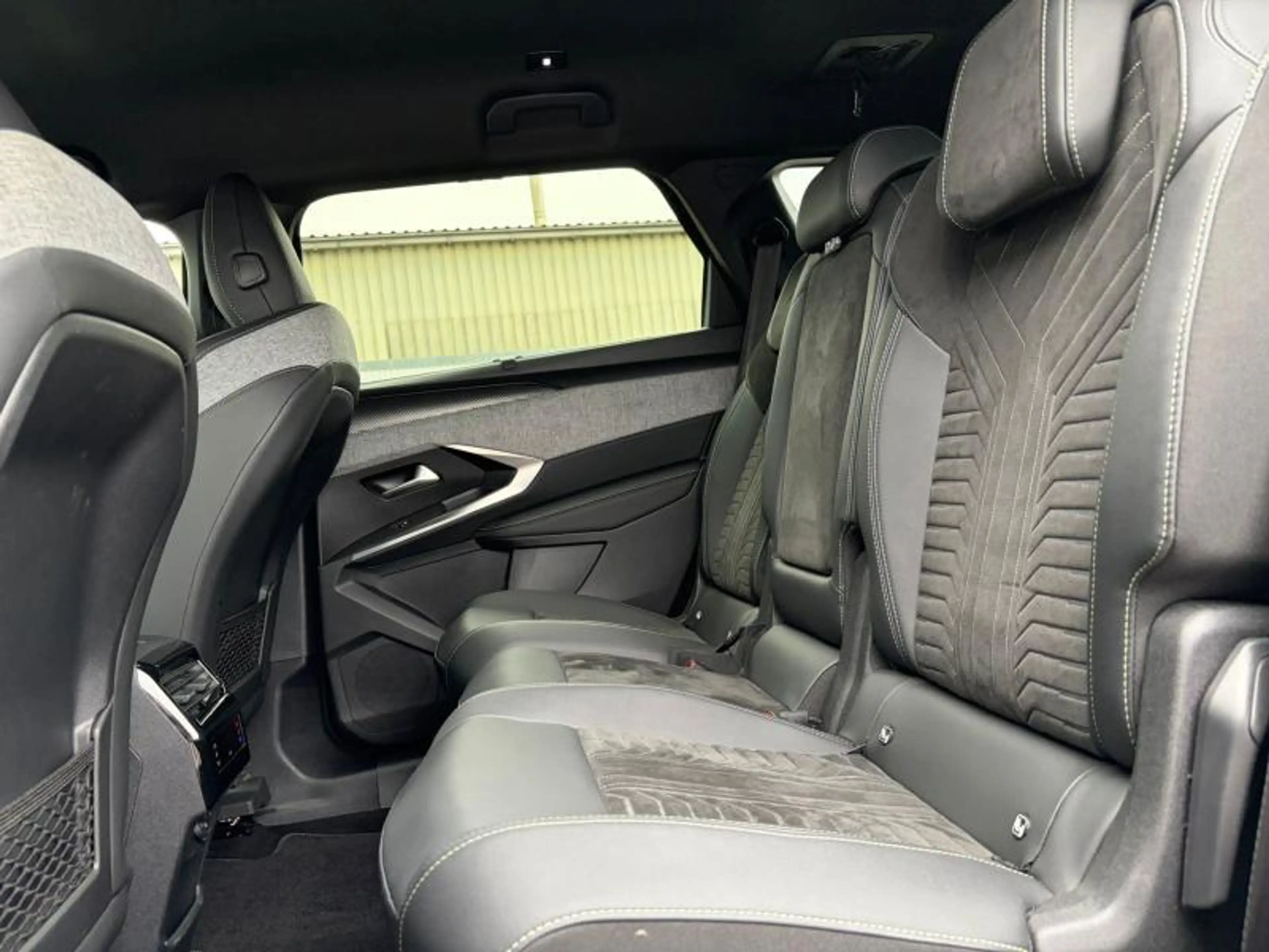 Peugeot 5008 GT — photo 8