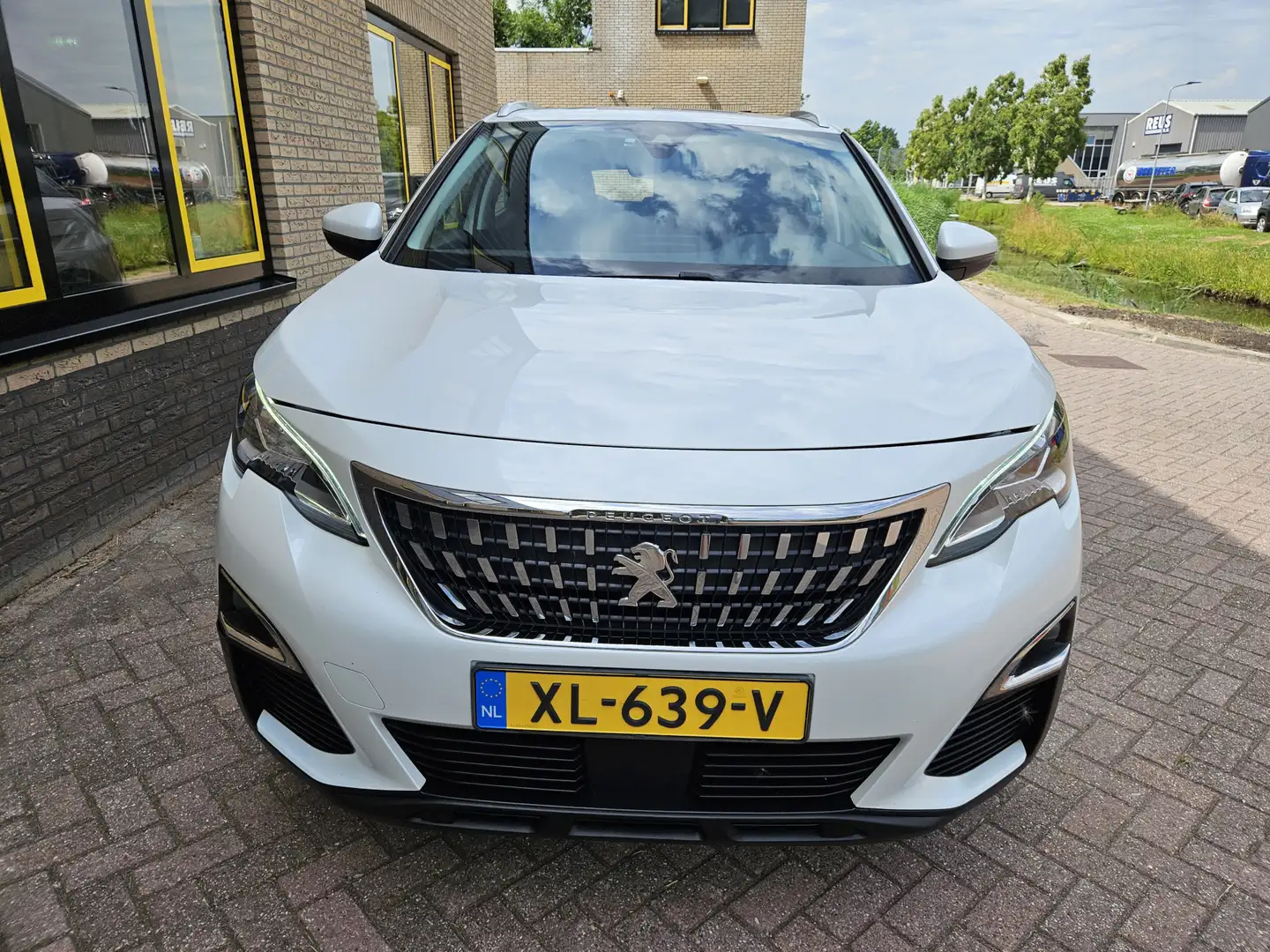 Peugeot 3008 1.2 PureTech Active Blanc - 2